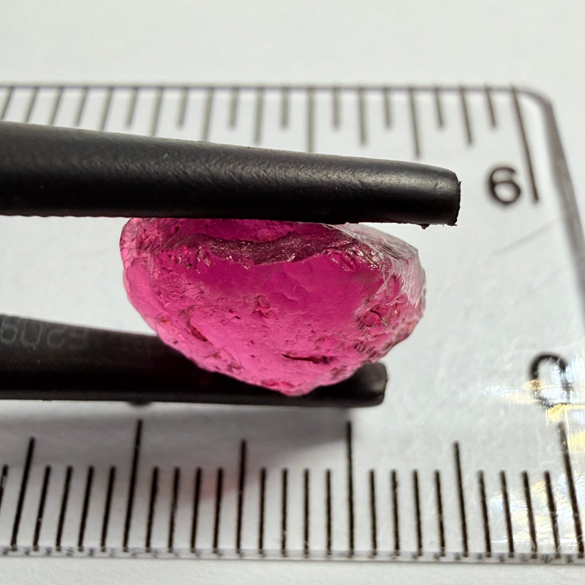 Tanga Garnet, 6.88ct, Mlimbi, Mwakijembe, near the kenyan border, Tanzania, vvs, note flattish shape