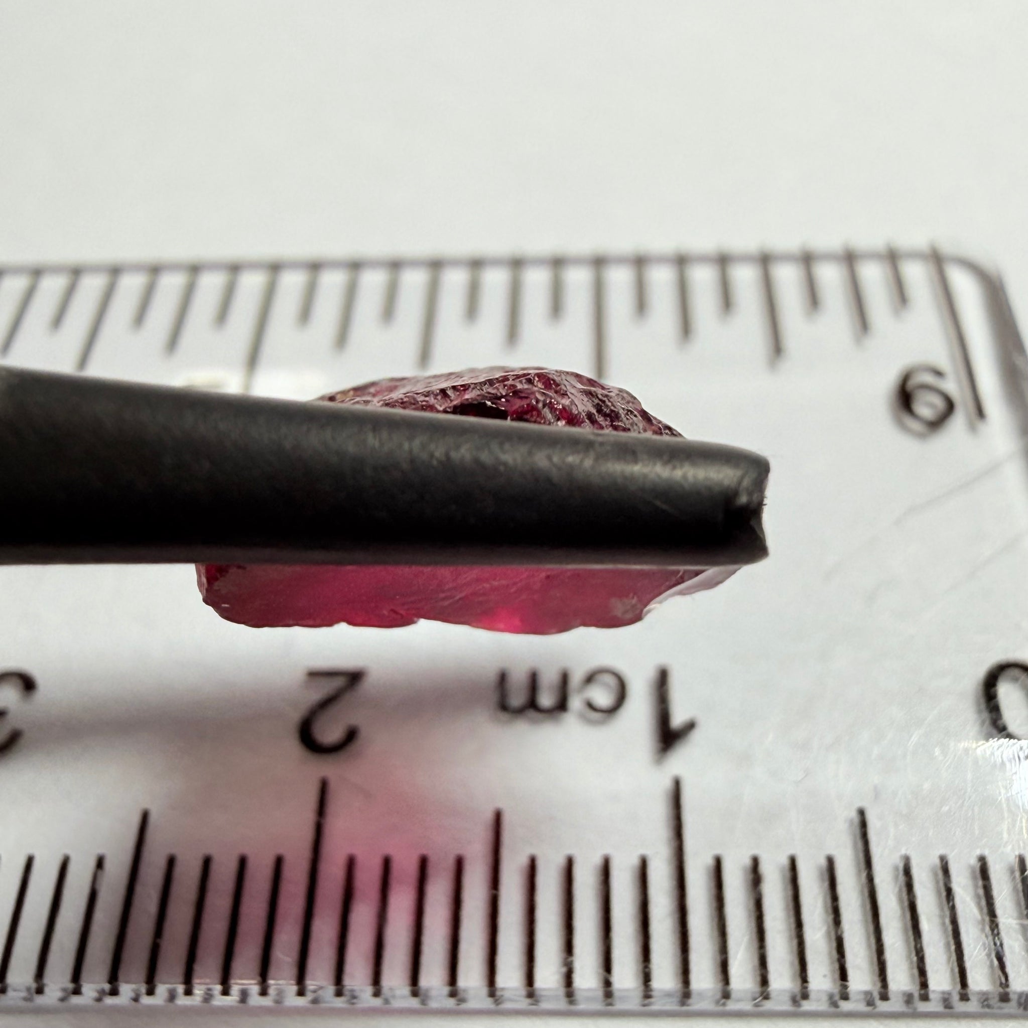 Tanga Garnet, 6.88ct, Mlimbi, Mwakijembe, near the kenyan border, Tanzania, vvs, note flattish shape