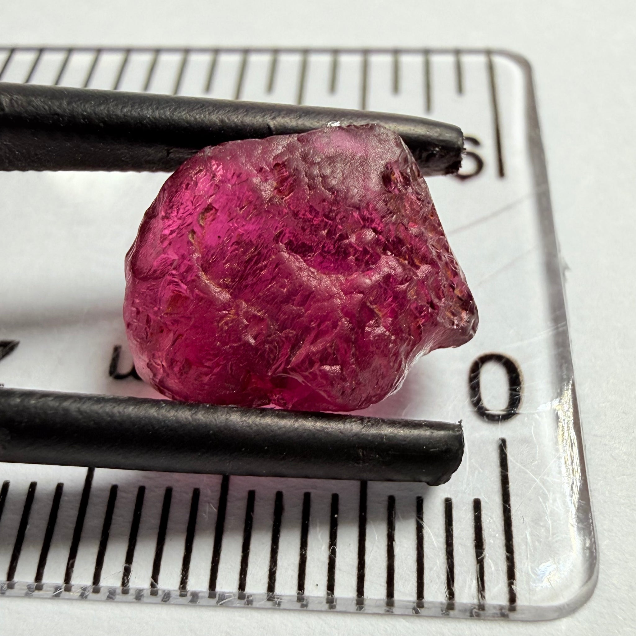 Tanga Garnet, 6.88ct, Mlimbi, Mwakijembe, near the kenyan border, Tanzania, vvs, note flattish shape