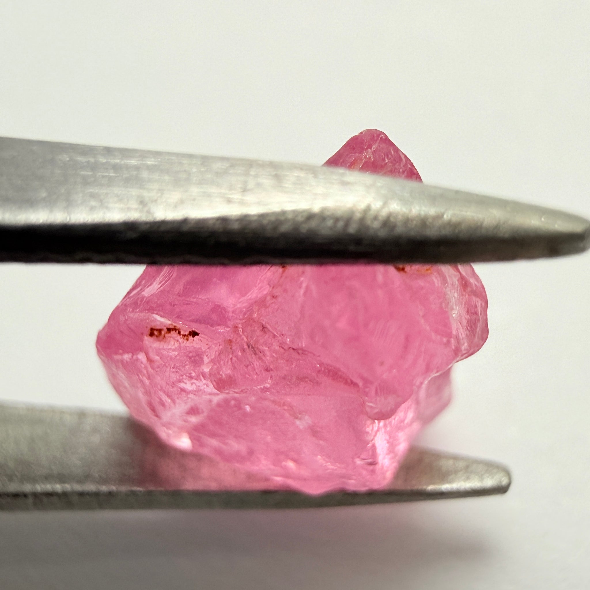Mahenge Spinel, 2.90ct, Mahenge, Tanzania, Untreated Unheated. Slight inclusions, no crack! See the backlit photos and video for inclusion positioning