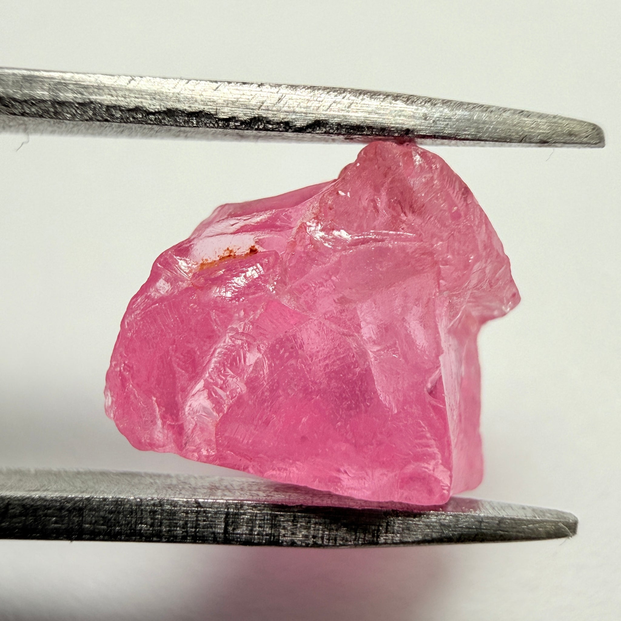 Mahenge Spinel, 2.90ct, Mahenge, Tanzania, Untreated Unheated. Slight inclusions, no crack! See the backlit photos and video for inclusion positioning