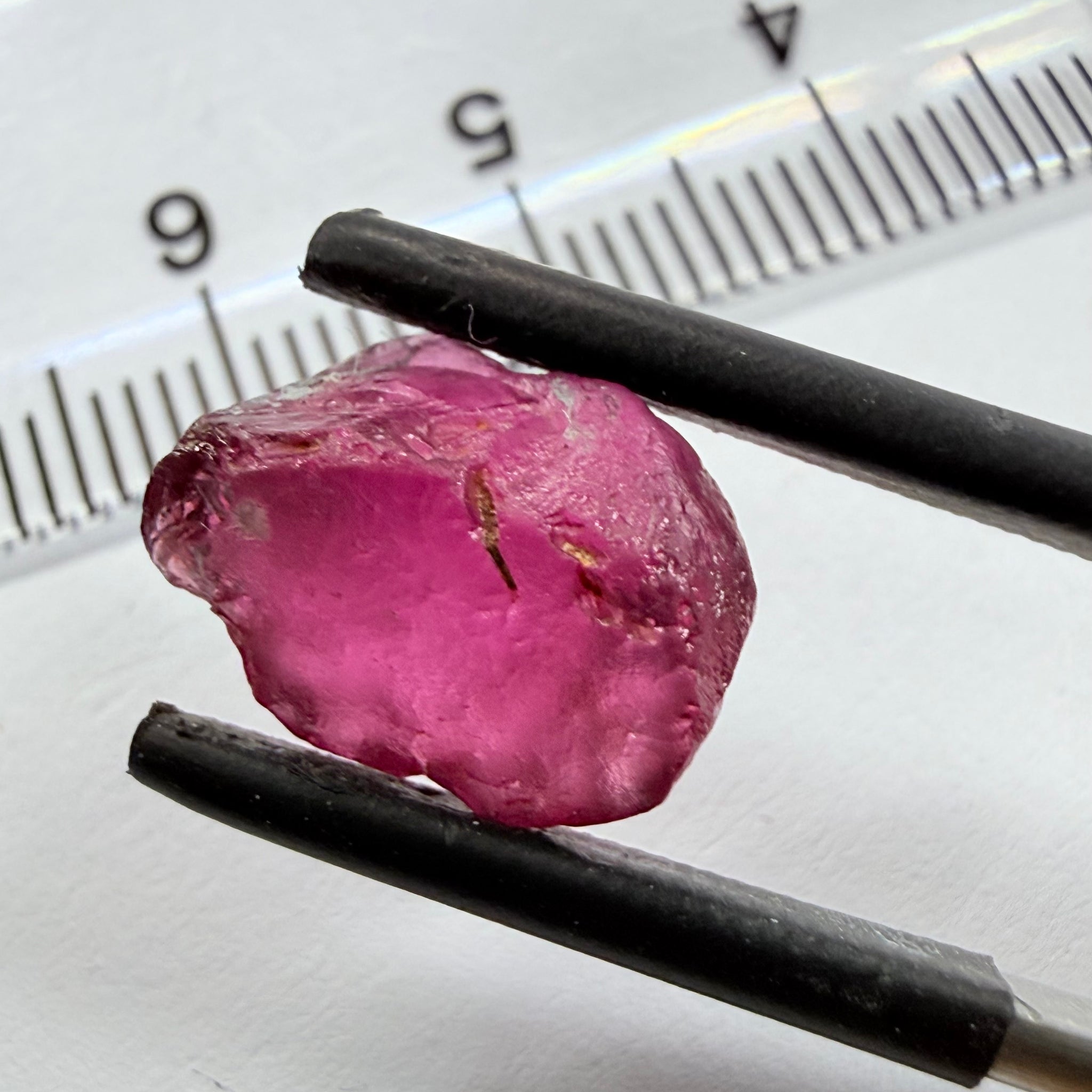 Tanga Garnet, 6.88ct, Mlimbi, Mwakijembe, near the kenyan border, Tanzania, vvs, note flattish shape