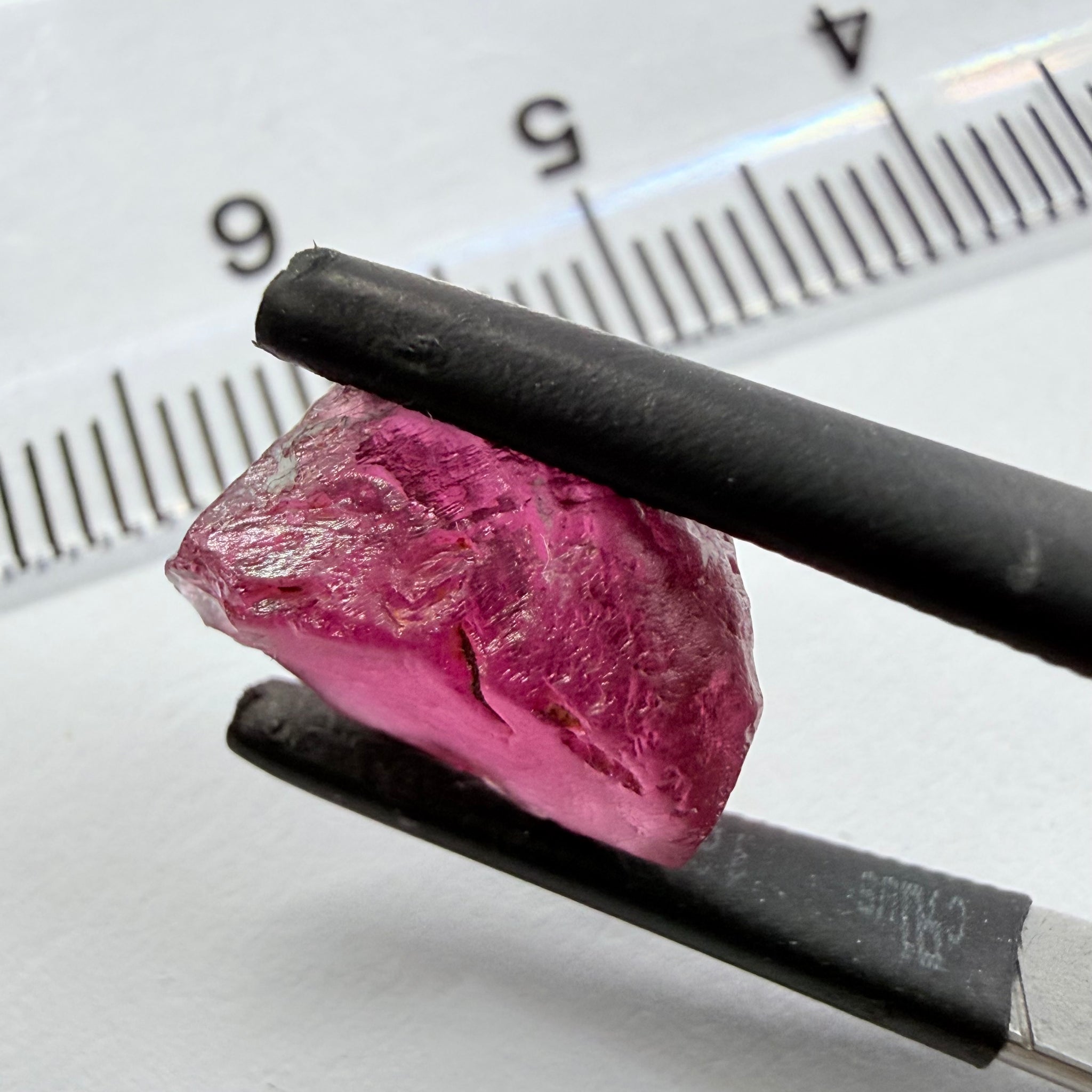 Tanga Garnet, 6.88ct, Mlimbi, Mwakijembe, near the kenyan border, Tanzania, vvs, note flattish shape