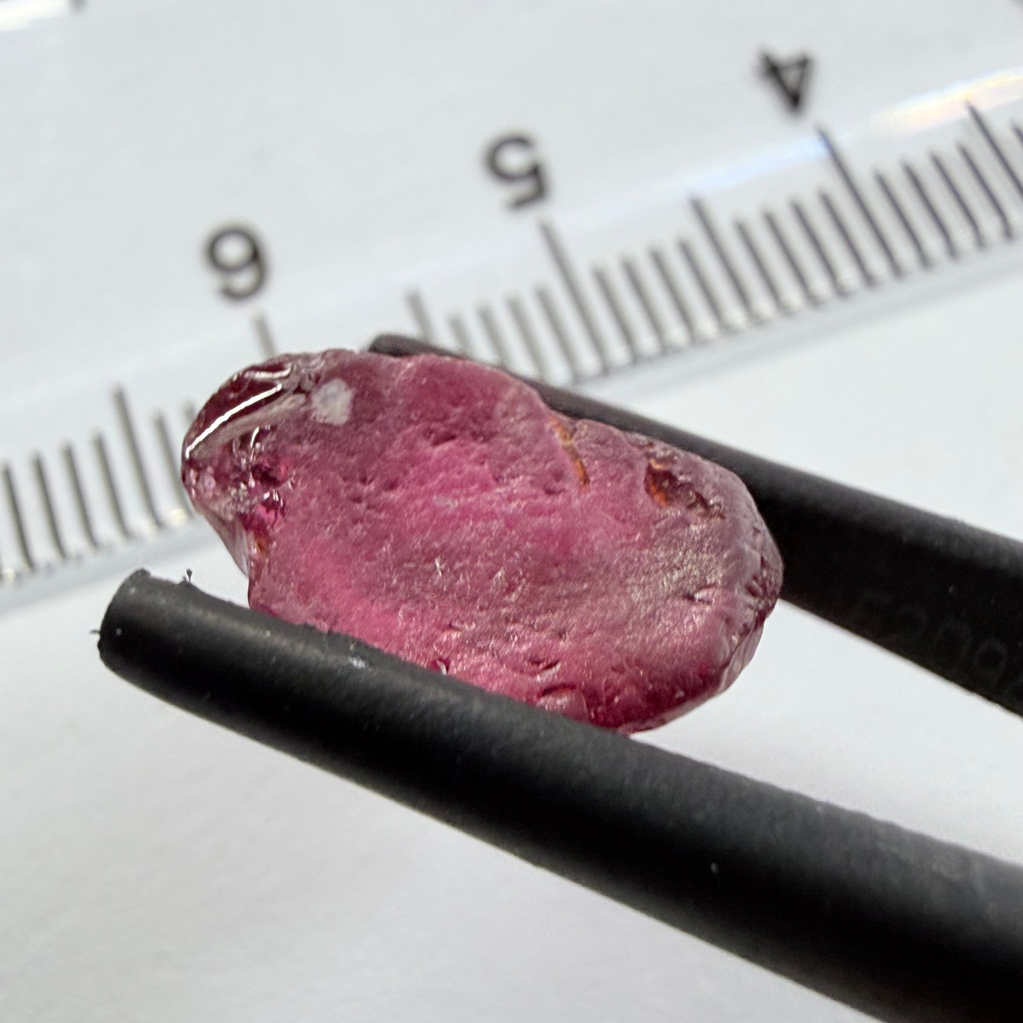 Tanga Garnet, 6.88ct, Mlimbi, Mwakijembe, near the kenyan border, Tanzania, vvs, note flattish shape