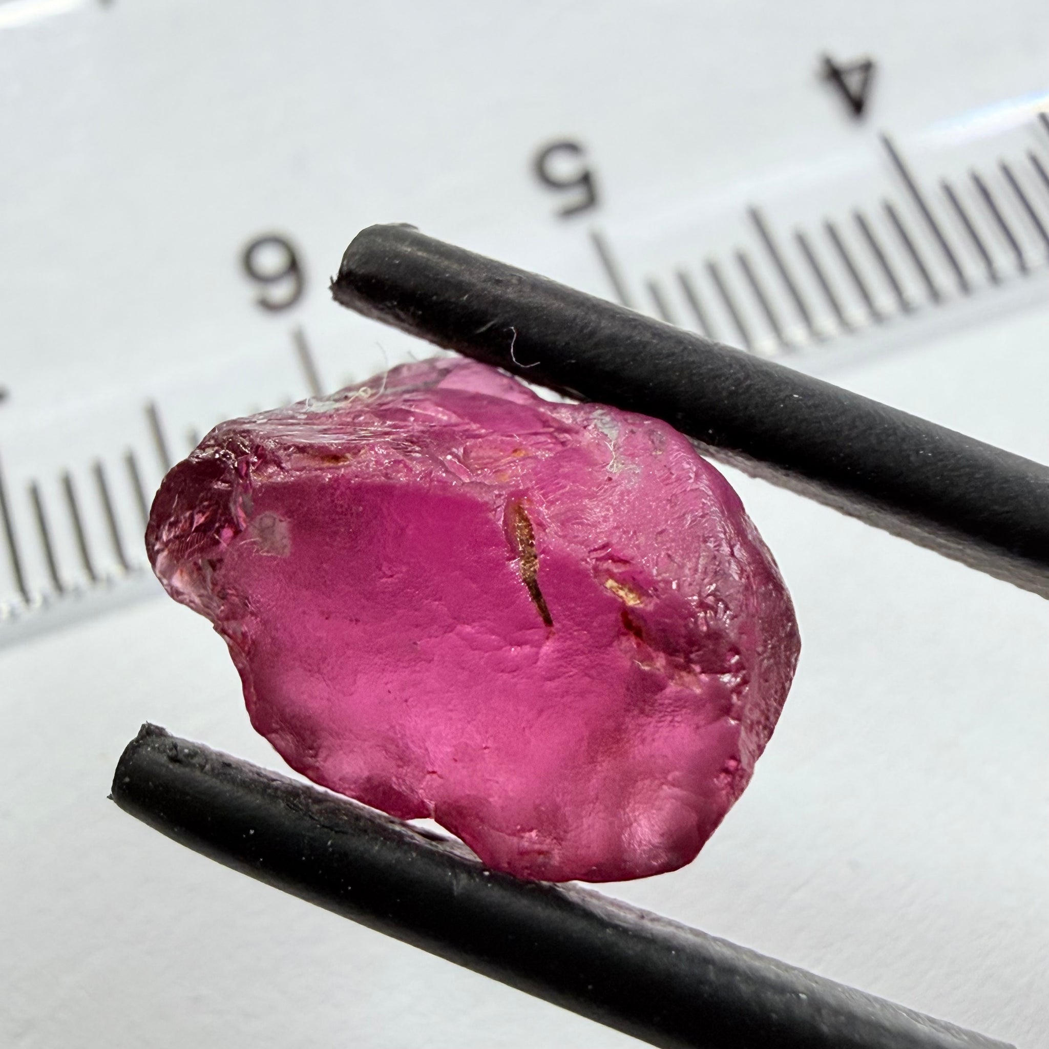Tanga Garnet, 6.88ct, Mlimbi, Mwakijembe, near the kenyan border, Tanzania, vvs, note flattish shape