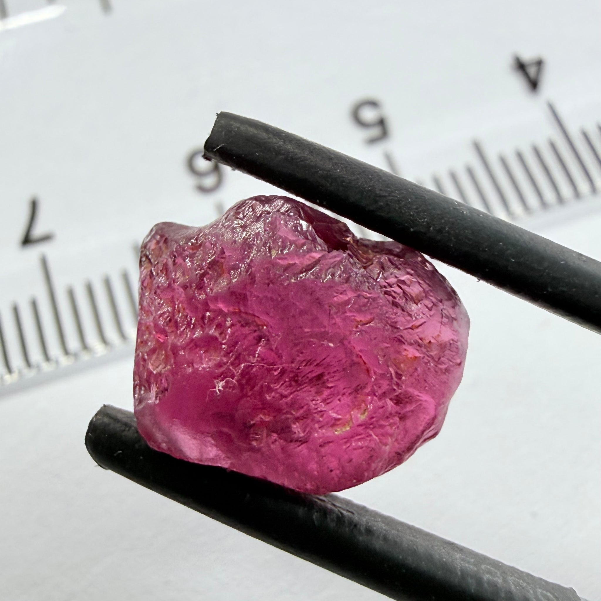 Tanga Garnet, 6.88ct, Mlimbi, Mwakijembe, near the kenyan border, Tanzania, vvs, note flattish shape
