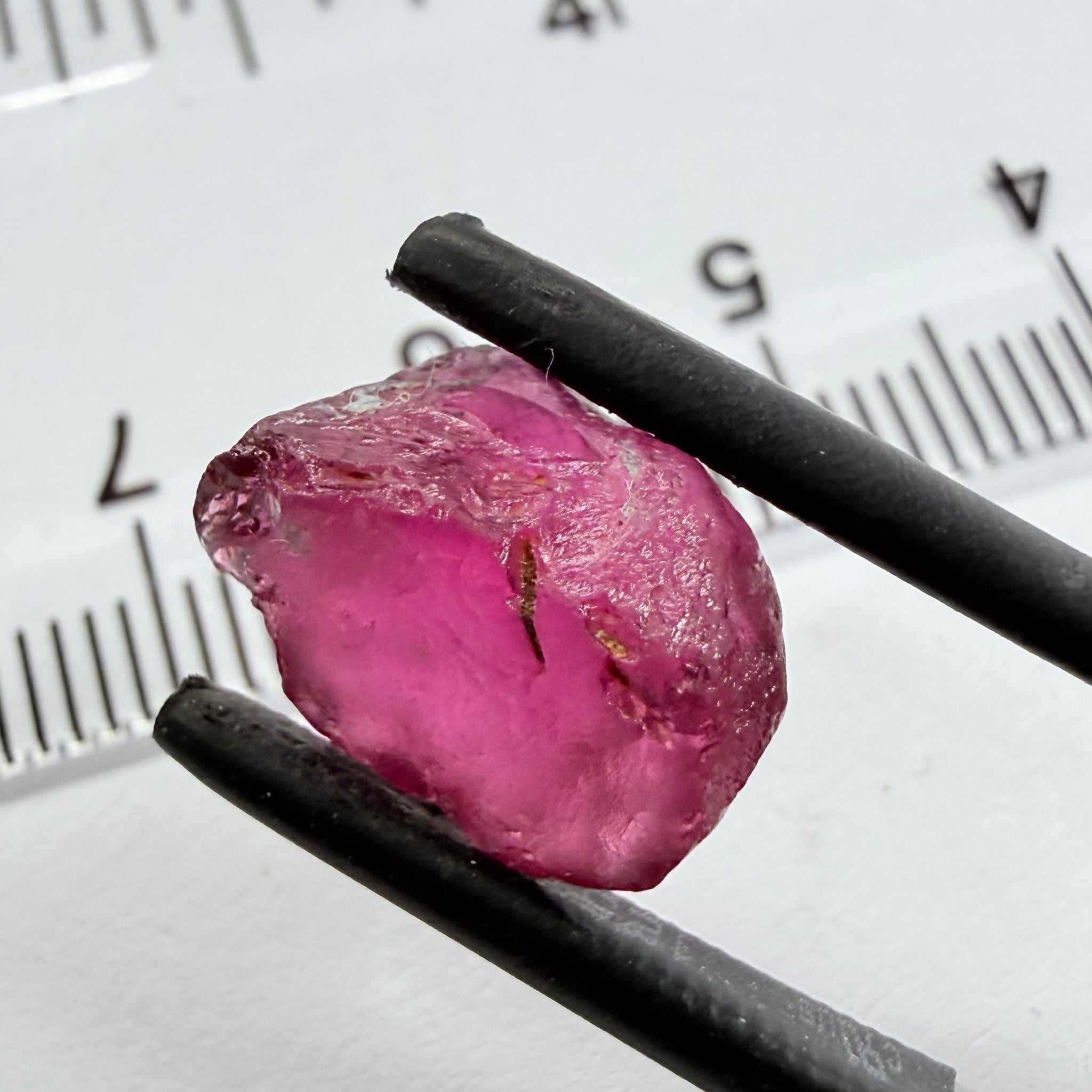 Tanga Garnet, 6.88ct, Mlimbi, Mwakijembe, near the kenyan border, Tanzania, vvs, note flattish shape