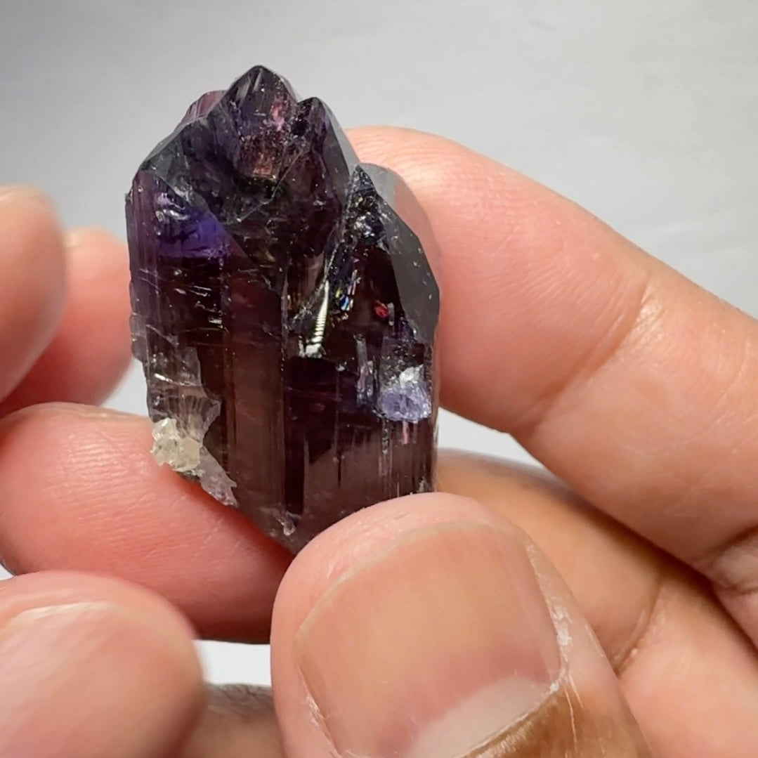 Tanzanite Crystal, 78.95ct / 15.772gm, from Merelani, Tanzania.  Untreated Unheated, Size: 32.2 × 18.5 × 17.2 mm.