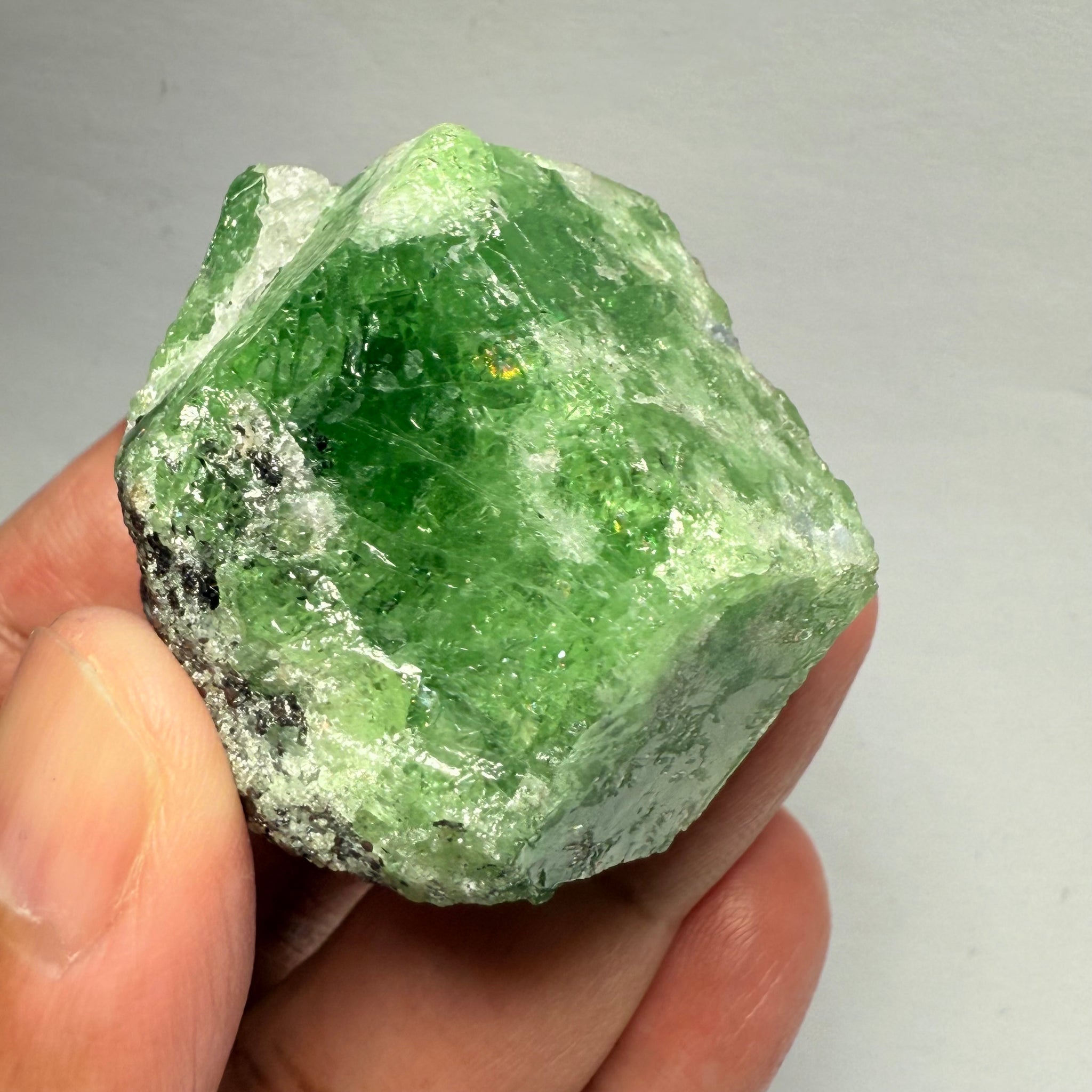 Tsavorite Crystal, can you see the gemmy portion in the Crystal?126.50gm / 632.00ct, Merelani, Tanzania, Unheated Untreated