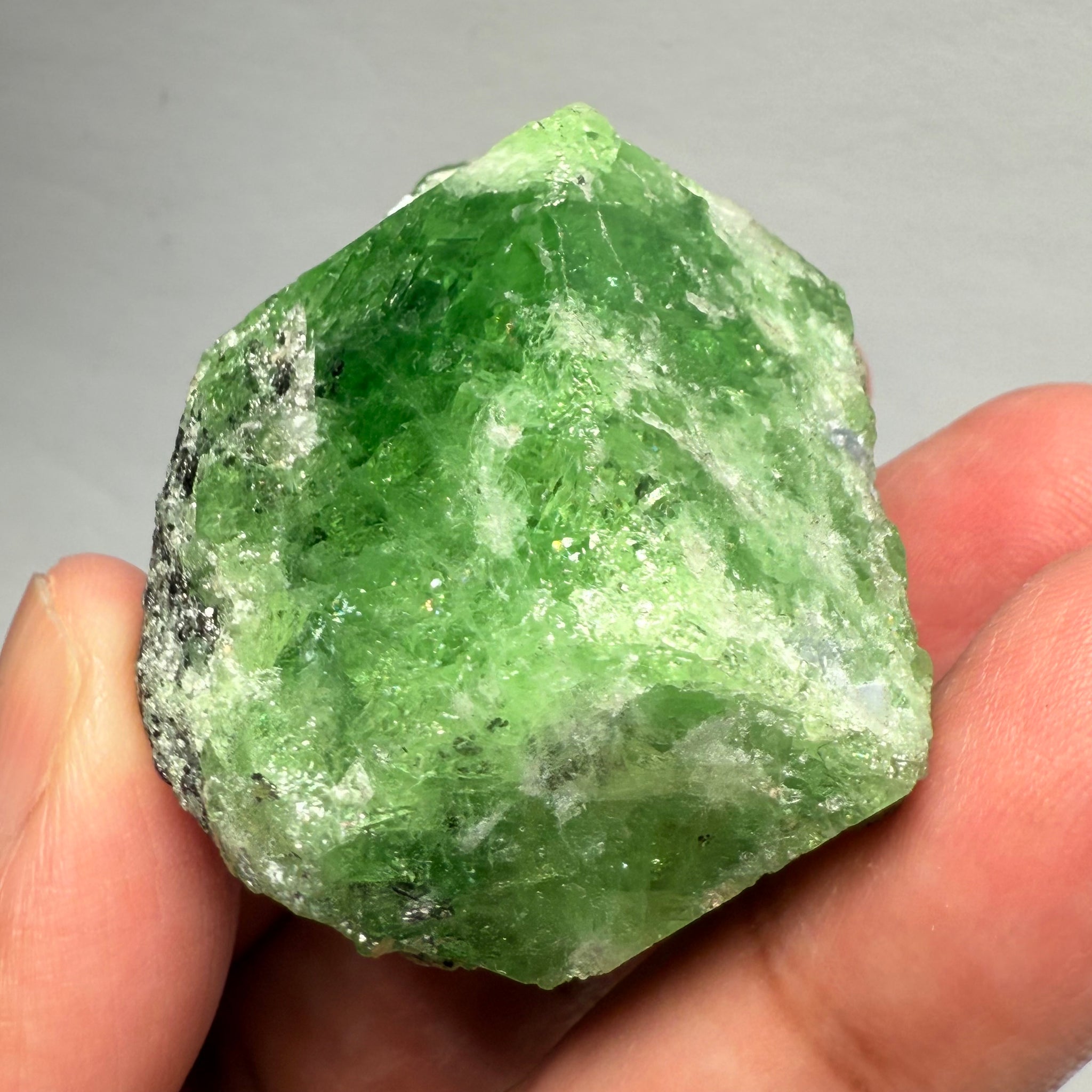 Tsavorite Crystal, can you see the gemmy portion in the Crystal?126.50gm / 632.00ct, Merelani, Tanzania, Unheated Untreated