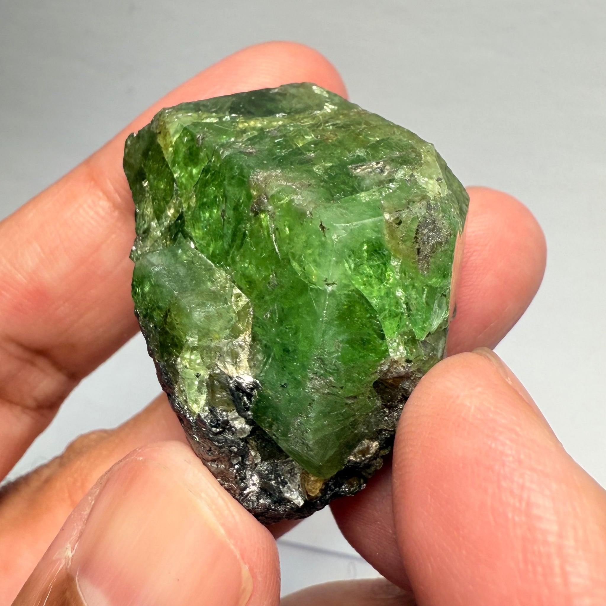 Tsavorite Crystal, 38.00gm / 190.00ct, Merelani, Tanzania, Unheated Untreated