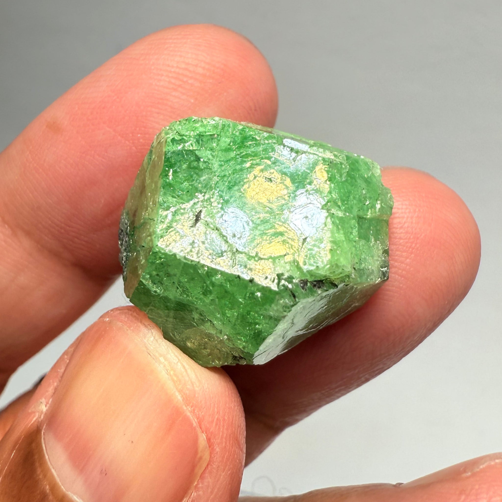 Tsavorite Crystal, 12.60gm / 63.00ct, Merelani, Tanzania, Unheated Untreated
