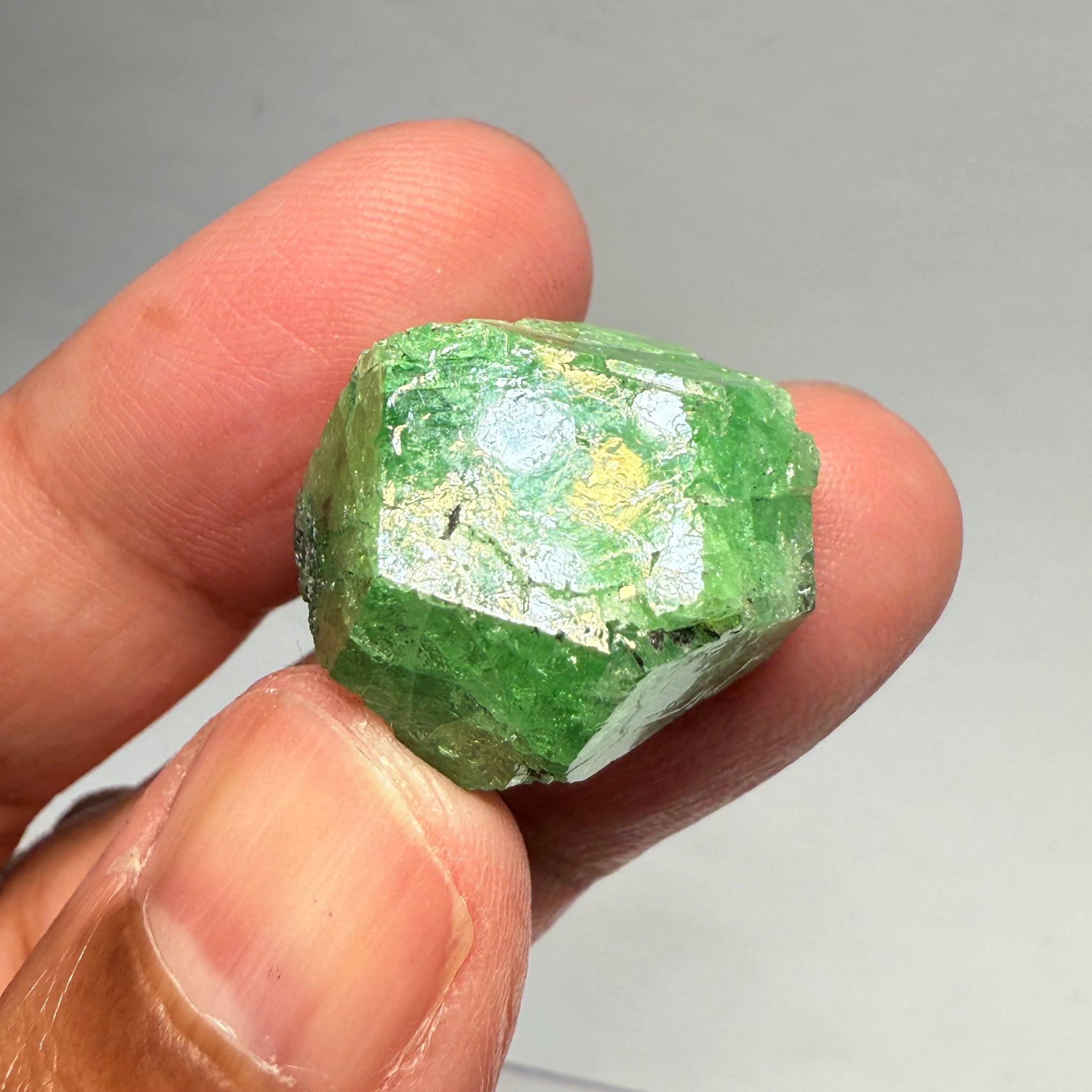 Tsavorite Crystal, 12.60gm / 63.00ct, Merelani, Tanzania, Unheated Untreated