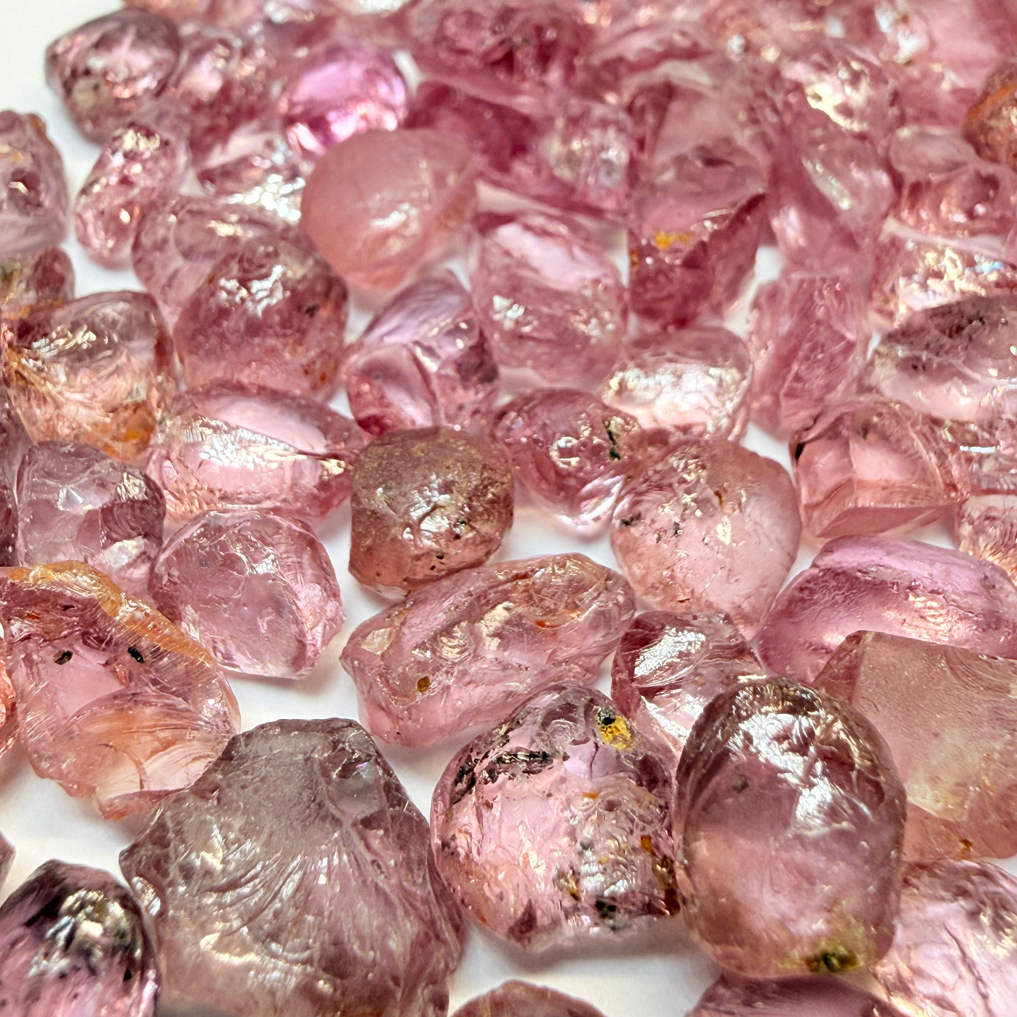 Dragon Garnet, 48.00gm / 240ct Lot, Tanzania, Untreated Unheated, mixed clarity lot from moderately included to internally flawless, 2ct average, see the video for uv effect