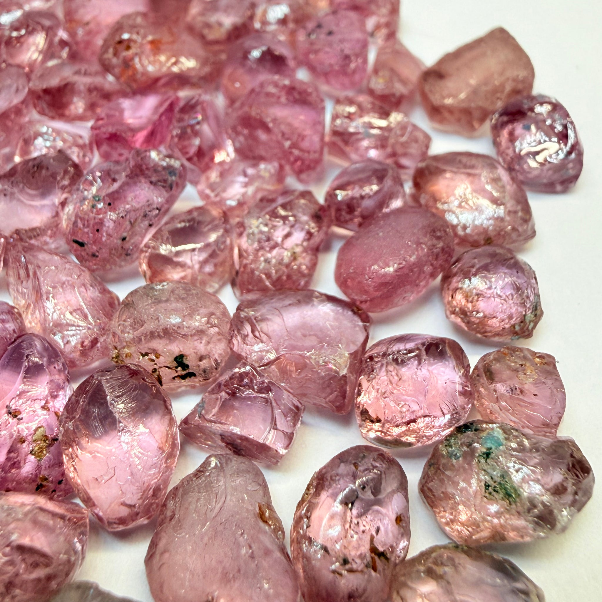 Dragon Garnet, 48.00gm / 240ct Lot, Tanzania, Untreated Unheated, mixed clarity lot from moderately included to internally flawless, 2ct average, see the video for uv effect
