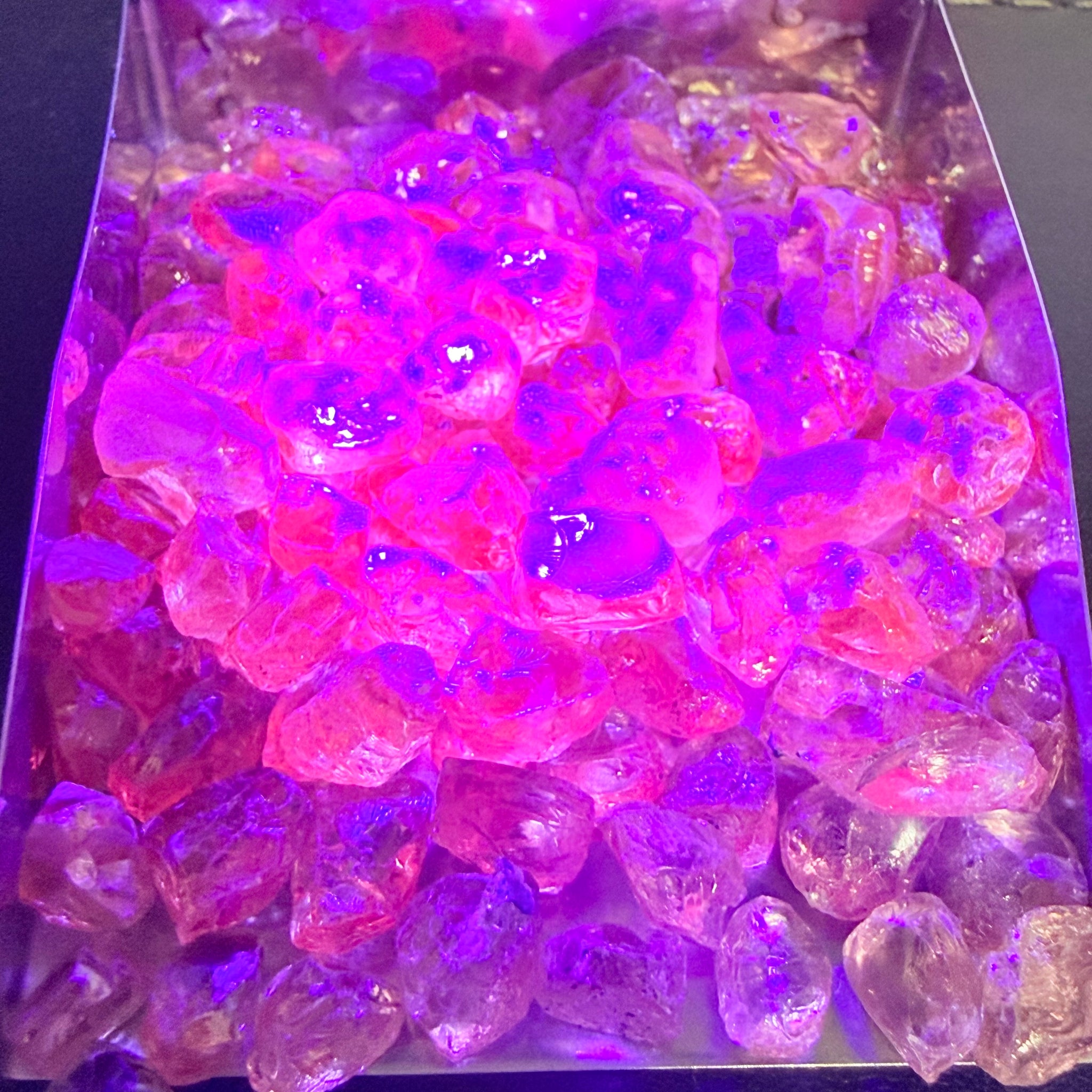 Dragon Garnet, 48.00gm / 240ct Lot, Tanzania, Untreated Unheated, mixed clarity lot from moderately included to internally flawless, 2ct average, see the video for uv effect