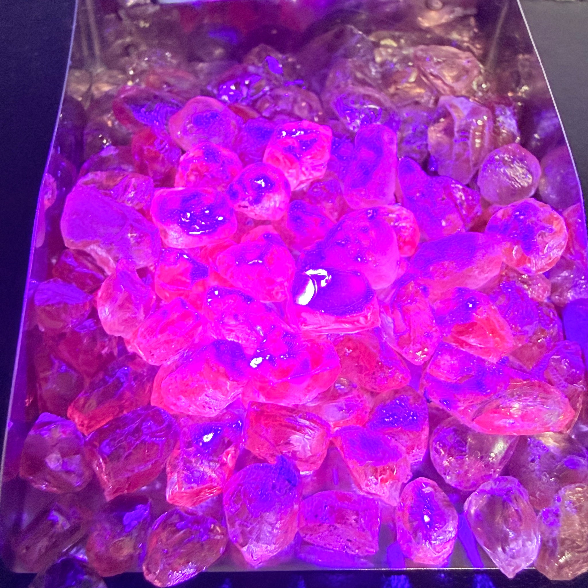 Dragon Garnet, 48.00gm / 240ct Lot, Tanzania, Untreated Unheated, mixed clarity lot from moderately included to internally flawless, 2ct average, see the video for uv effect