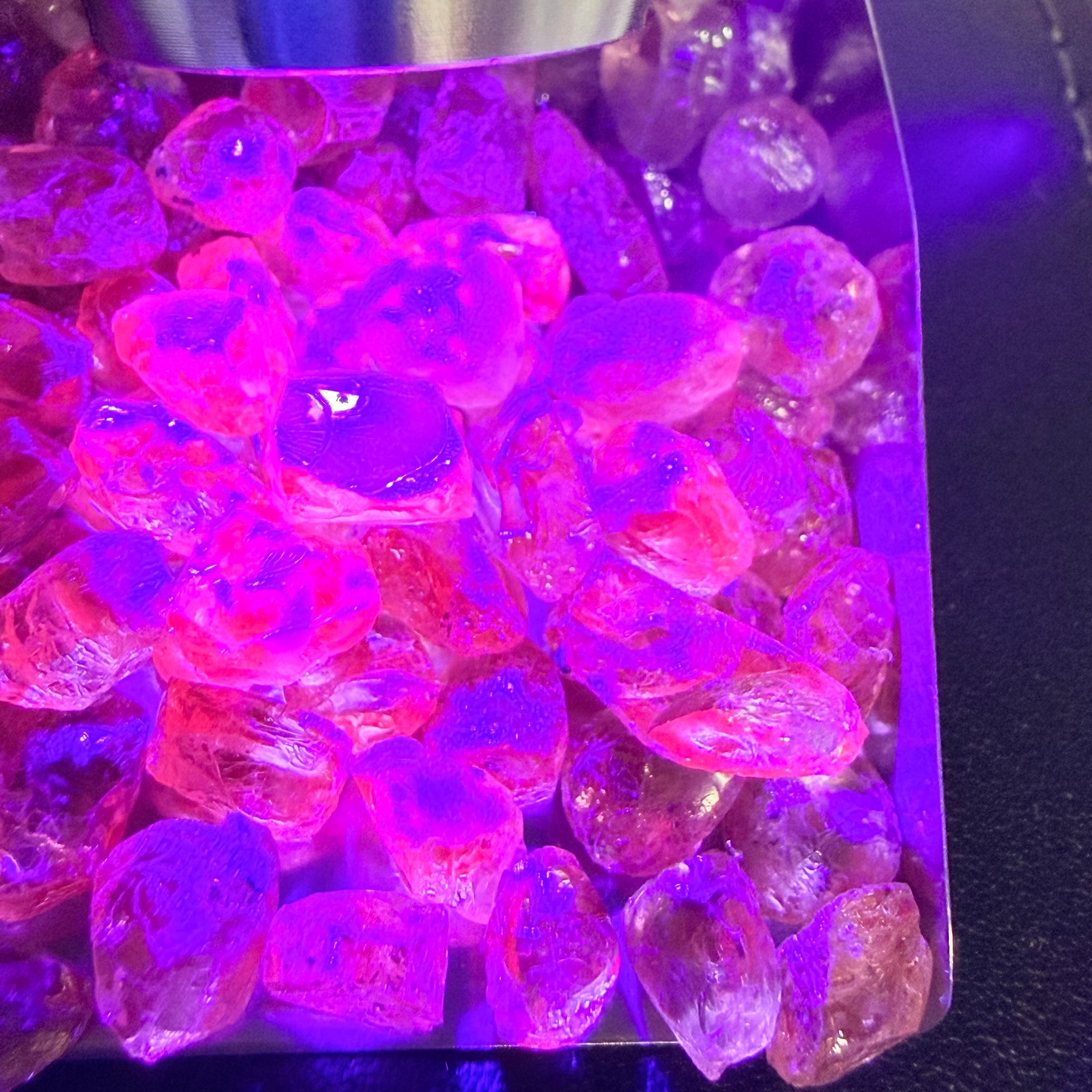 Dragon Garnet, 48.00gm / 240ct Lot, Tanzania, Untreated Unheated, mixed clarity lot from moderately included to internally flawless, 2ct average, see the video for uv effect