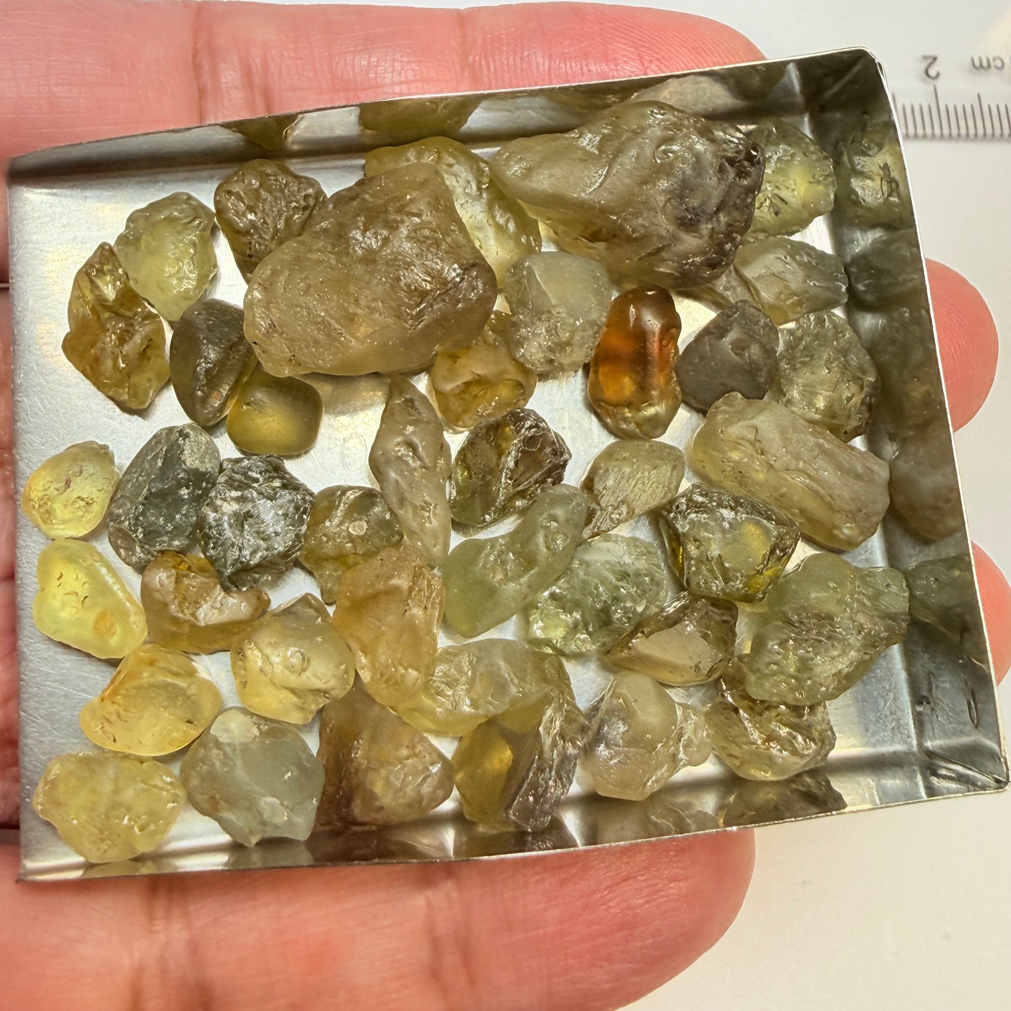 Chrysoberyl lot, 190.09ct, Tunduru, Tanzania, Untreated Unheated. A mix between faceting grade and cabbing grade rough, they change colour but only very very slightly, see video showing the different lights