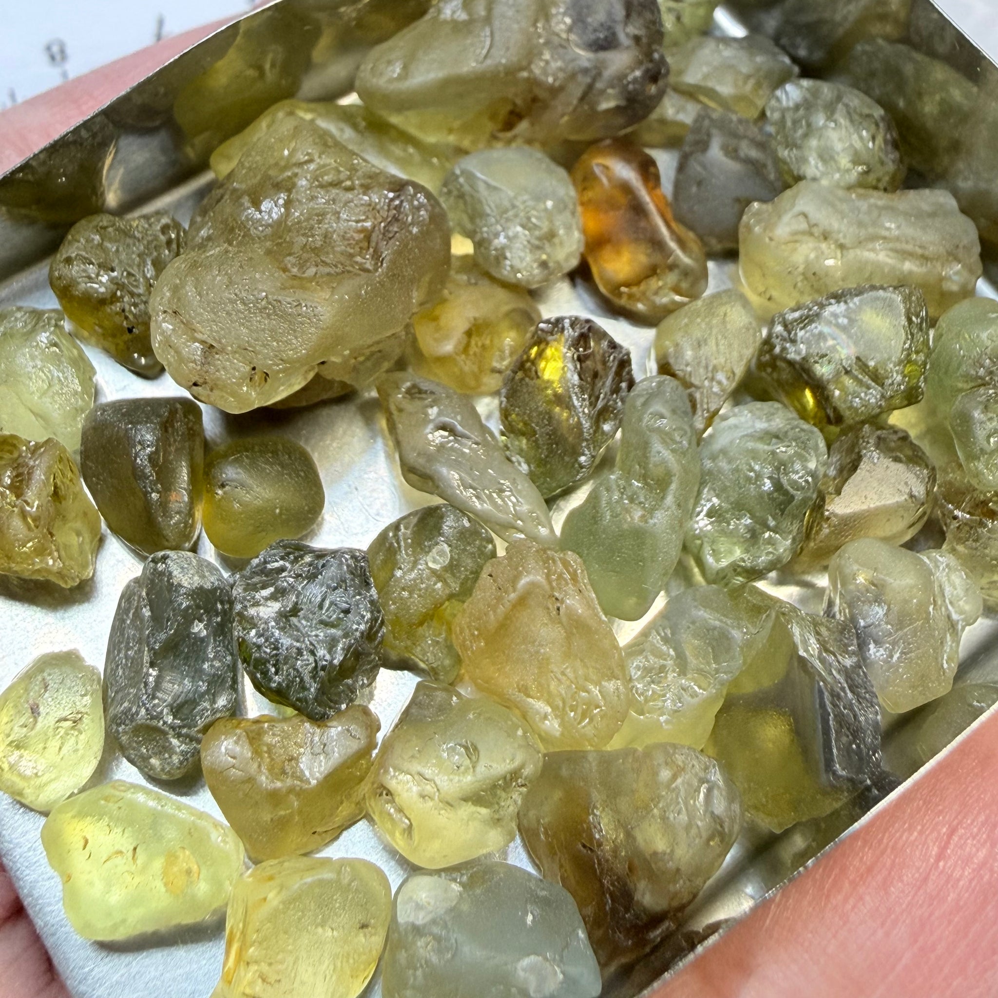 Chrysoberyl lot, 190.09ct, Tunduru, Tanzania, Untreated Unheated. A mix between faceting grade and cabbing grade rough, they change colour but only very very slightly, see video showing the different lights