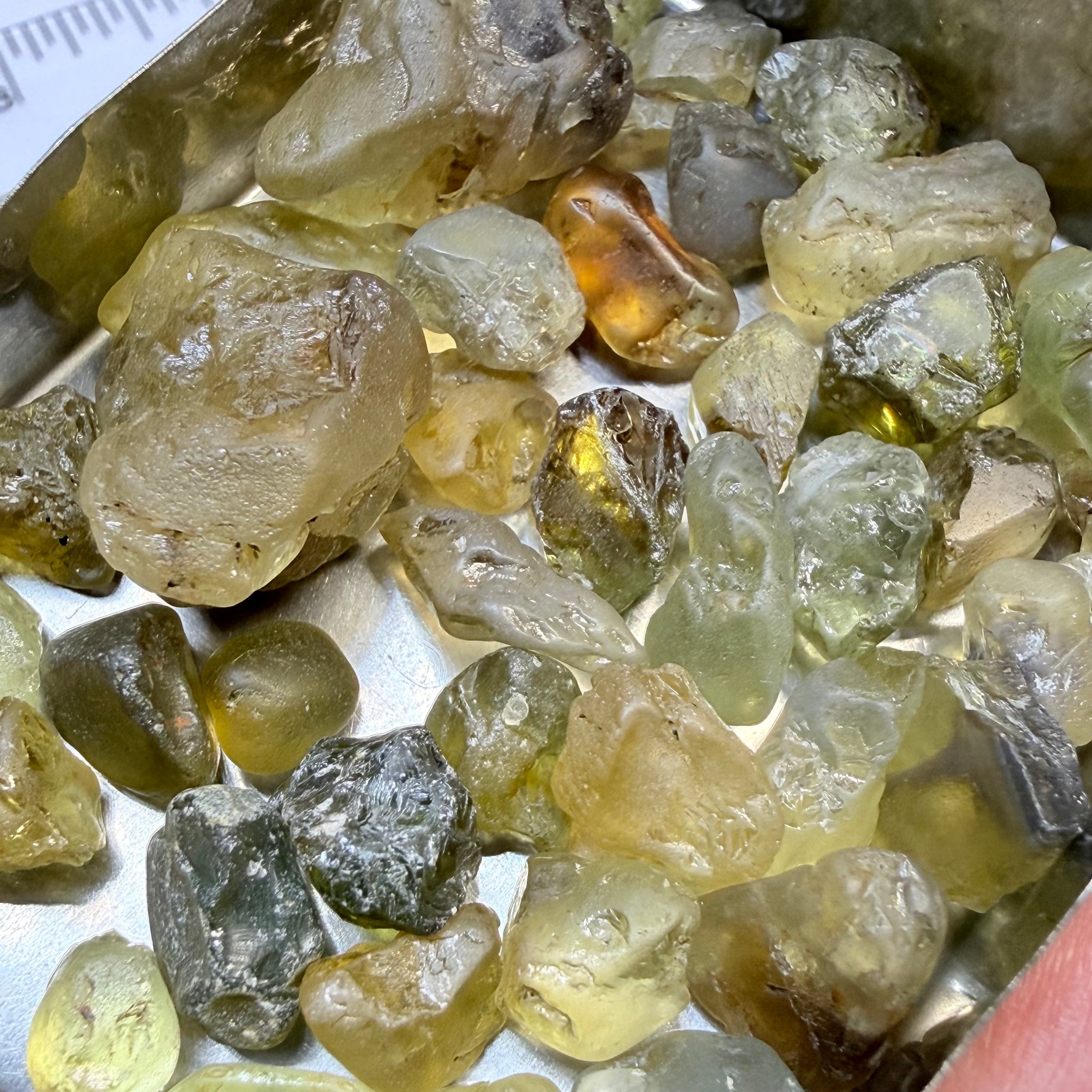 Chrysoberyl lot, 190.09ct, Tunduru, Tanzania, Untreated Unheated. A mix between faceting grade and cabbing grade rough, they change colour but only very very slightly, see video showing the different lights