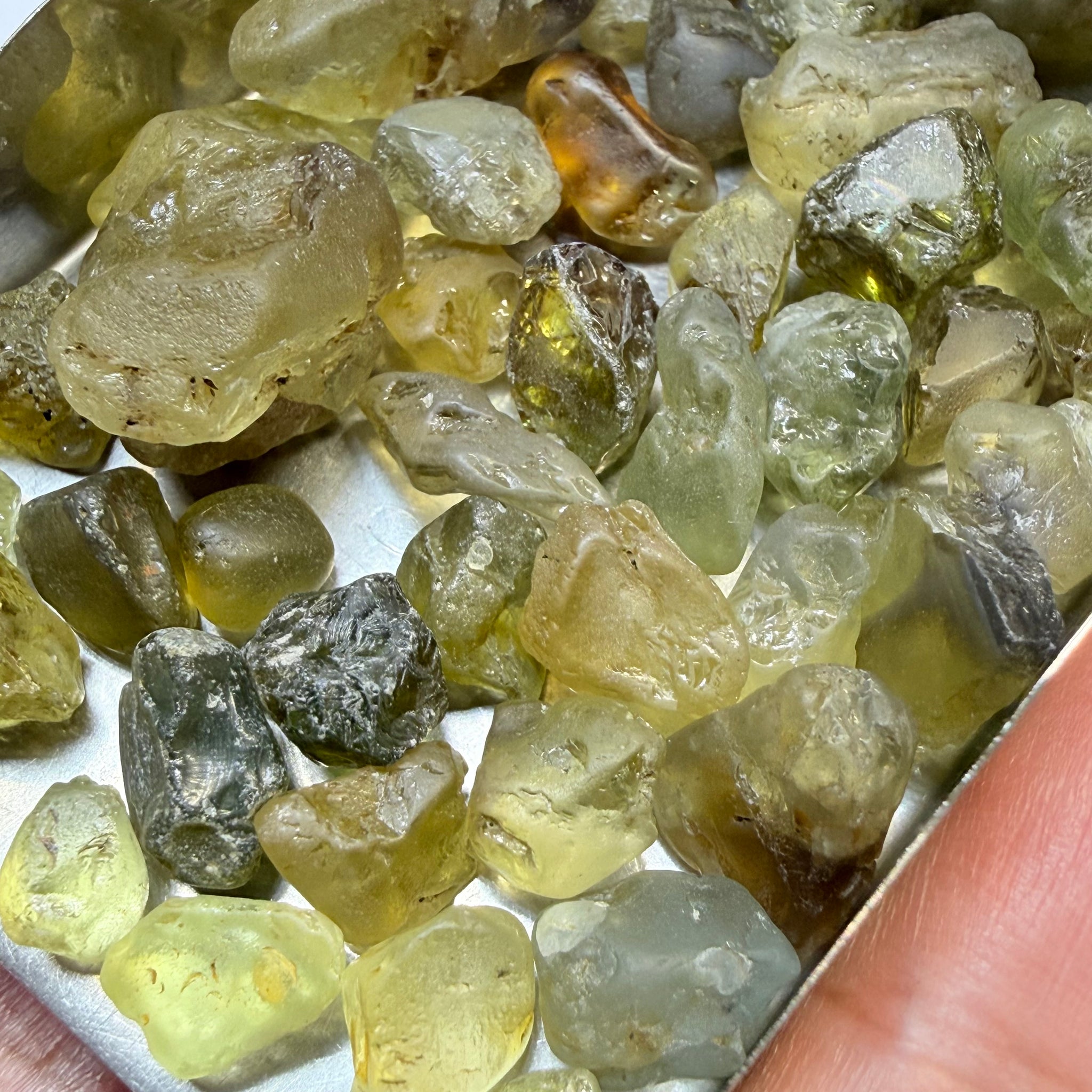 Chrysoberyl lot, 190.09ct, Tunduru, Tanzania, Untreated Unheated. A mix between faceting grade and cabbing grade rough, they change colour but only very very slightly, see video showing the different lights
