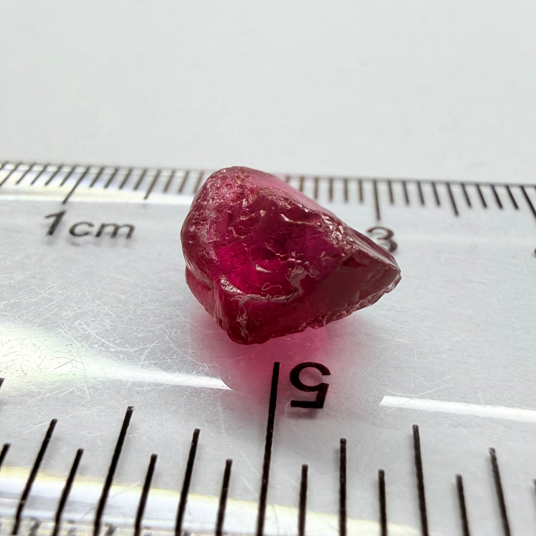 Tanga Garnet, 6.88ct, Mlimbi, Mwakijembe, near the kenyan border, Tanzania, vvs, note flattish shape