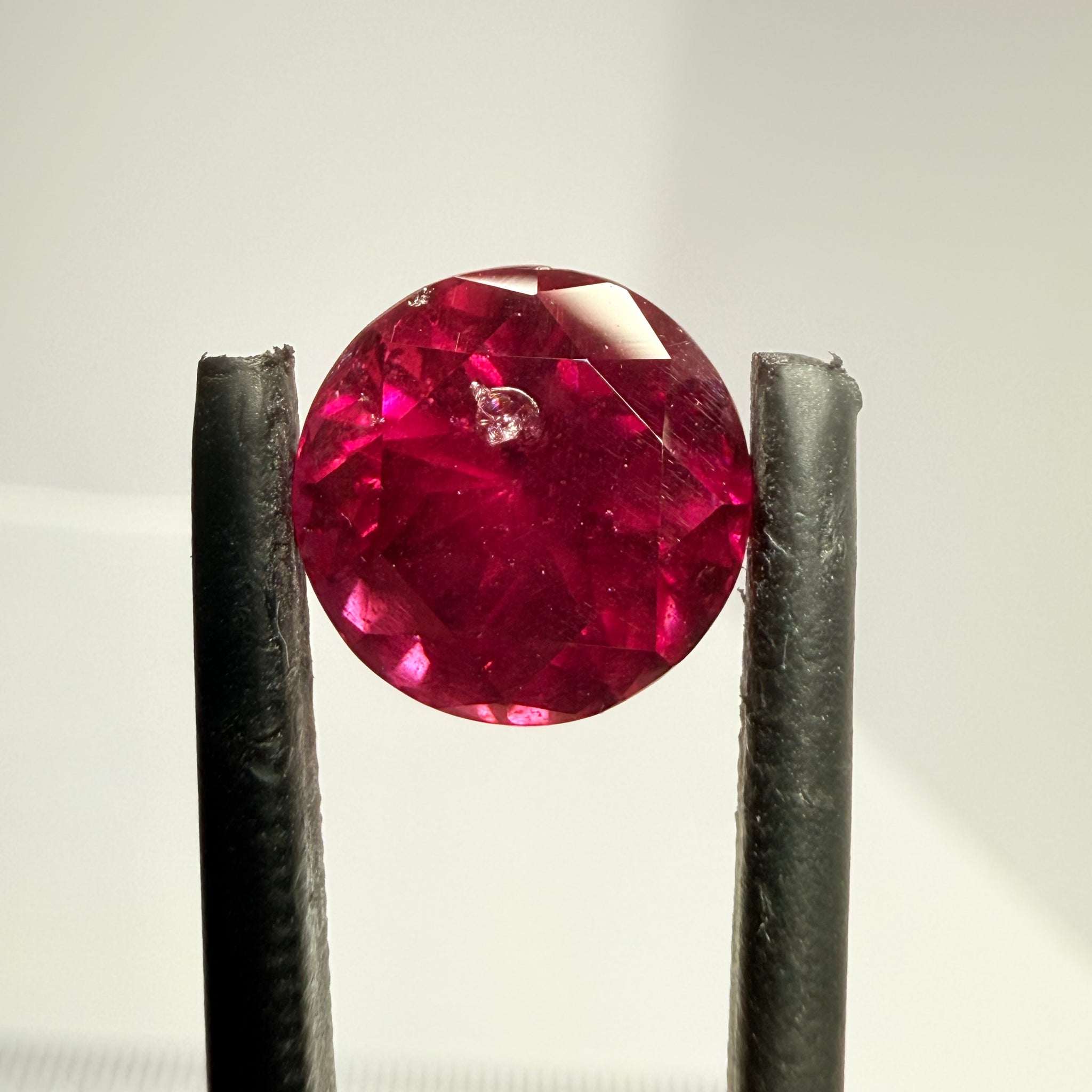 Colour Shift Garnet, 4.35ct, Tanzania, Untreated Unheated, very fiery stone, slightly included and silky, inclusion right under the table, but going cheap