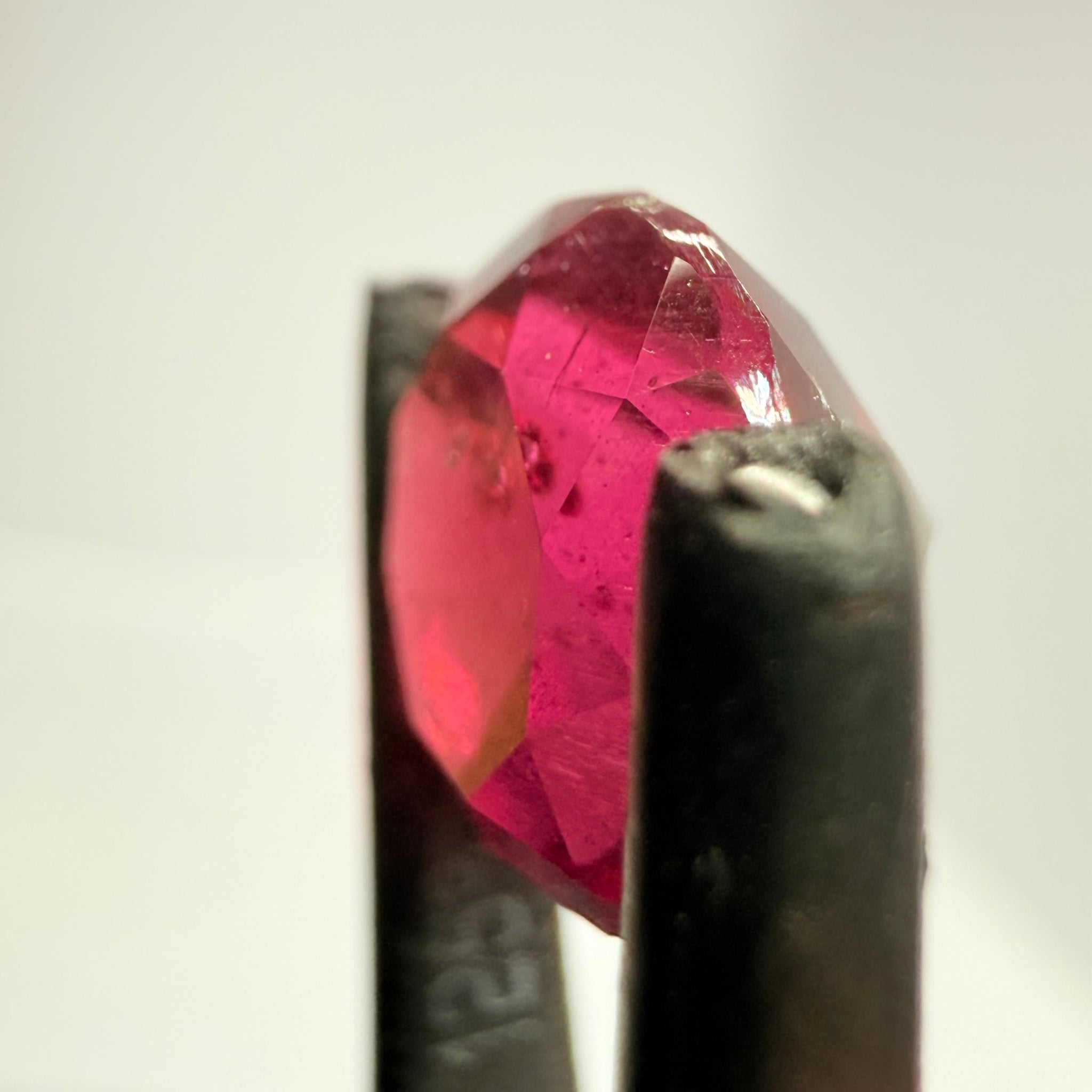Colour Shift Garnet, 4.35ct, Tanzania, Untreated Unheated, very fiery stone, slightly included and silky, inclusion right under the table, but going cheap
