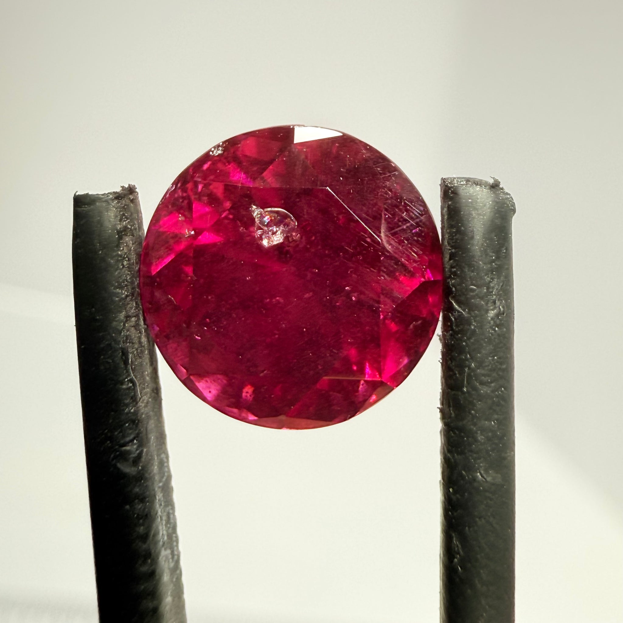Colour Shift Garnet, 4.35ct, Tanzania, Untreated Unheated, very fiery stone, slightly included and silky, inclusion right under the table, but going cheap