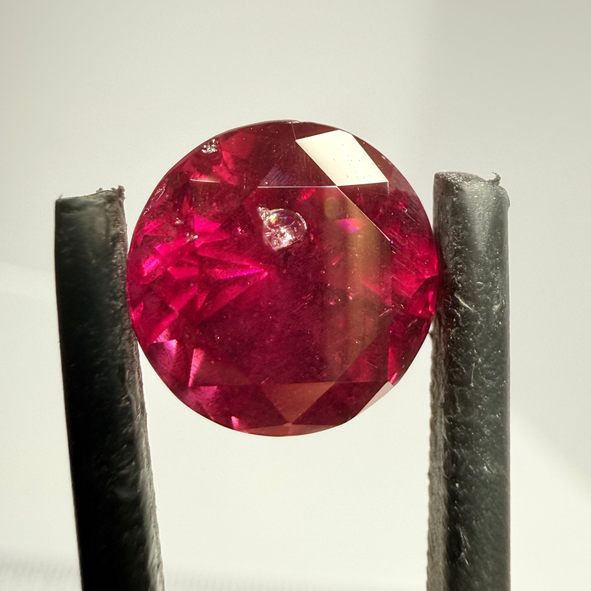 Colour Shift Garnet, 4.35ct, Tanzania, Untreated Unheated, very fiery stone, slightly included and silky, inclusion right under the table, but going cheap