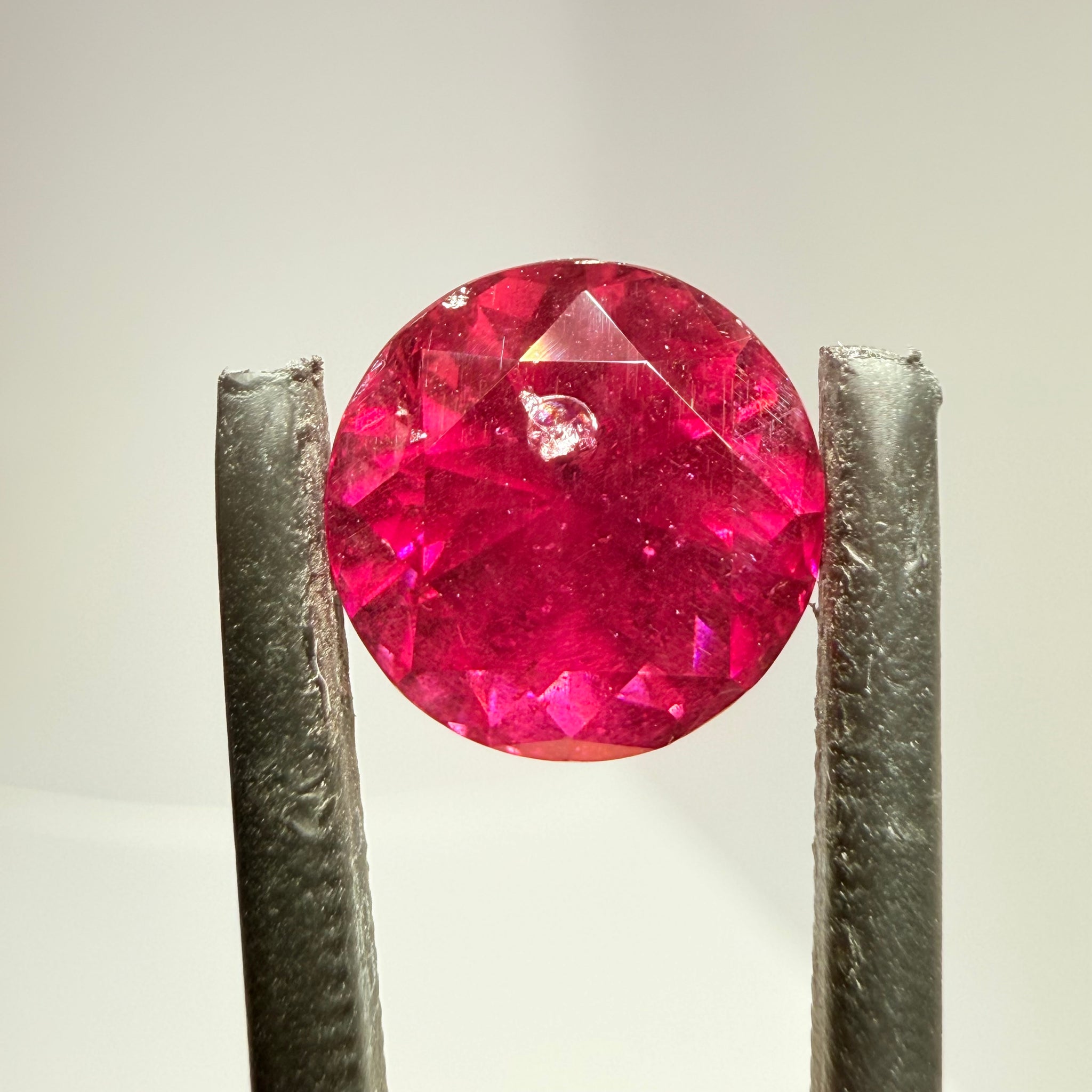 Colour Shift Garnet, 4.35ct, Tanzania, Untreated Unheated, very fiery stone, slightly included and silky, inclusion right under the table, but going cheap