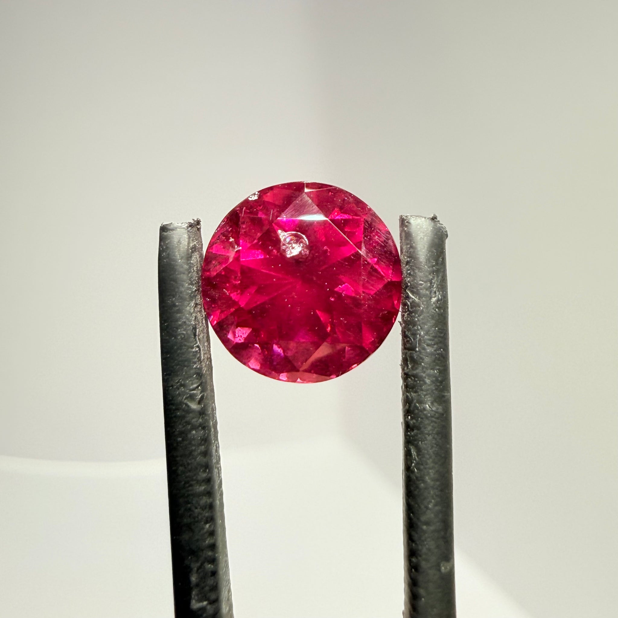 Colour Shift Garnet, 4.35ct, Tanzania, Untreated Unheated, very fiery stone, slightly included and silky, inclusion right under the table, but going cheap
