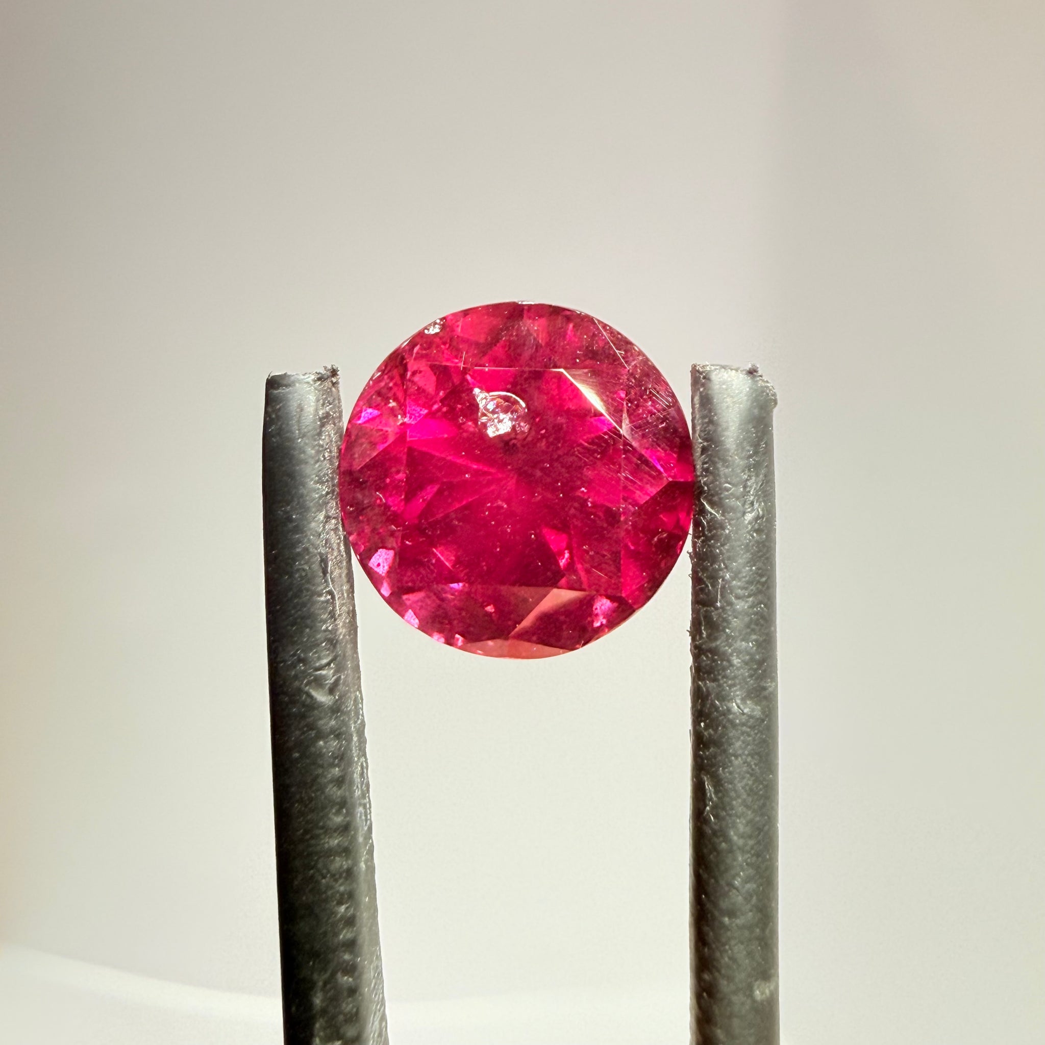 Colour Shift Garnet, 4.35ct, Tanzania, Untreated Unheated, very fiery stone, slightly included and silky, inclusion right under the table, but going cheap