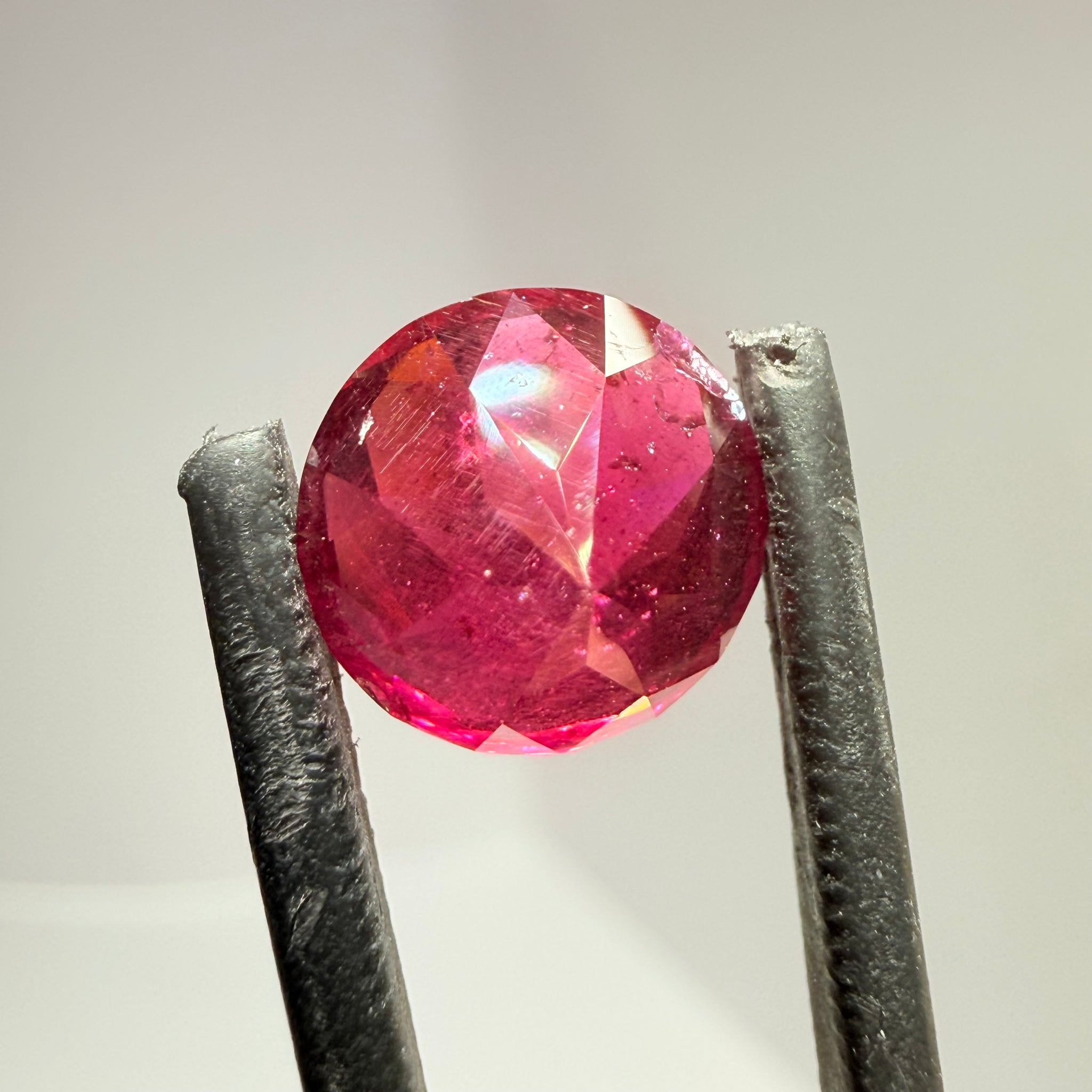 Colour Shift Garnet, 4.35ct, Tanzania, Untreated Unheated, very fiery stone, slightly included and silky, inclusion right under the table, but going cheap