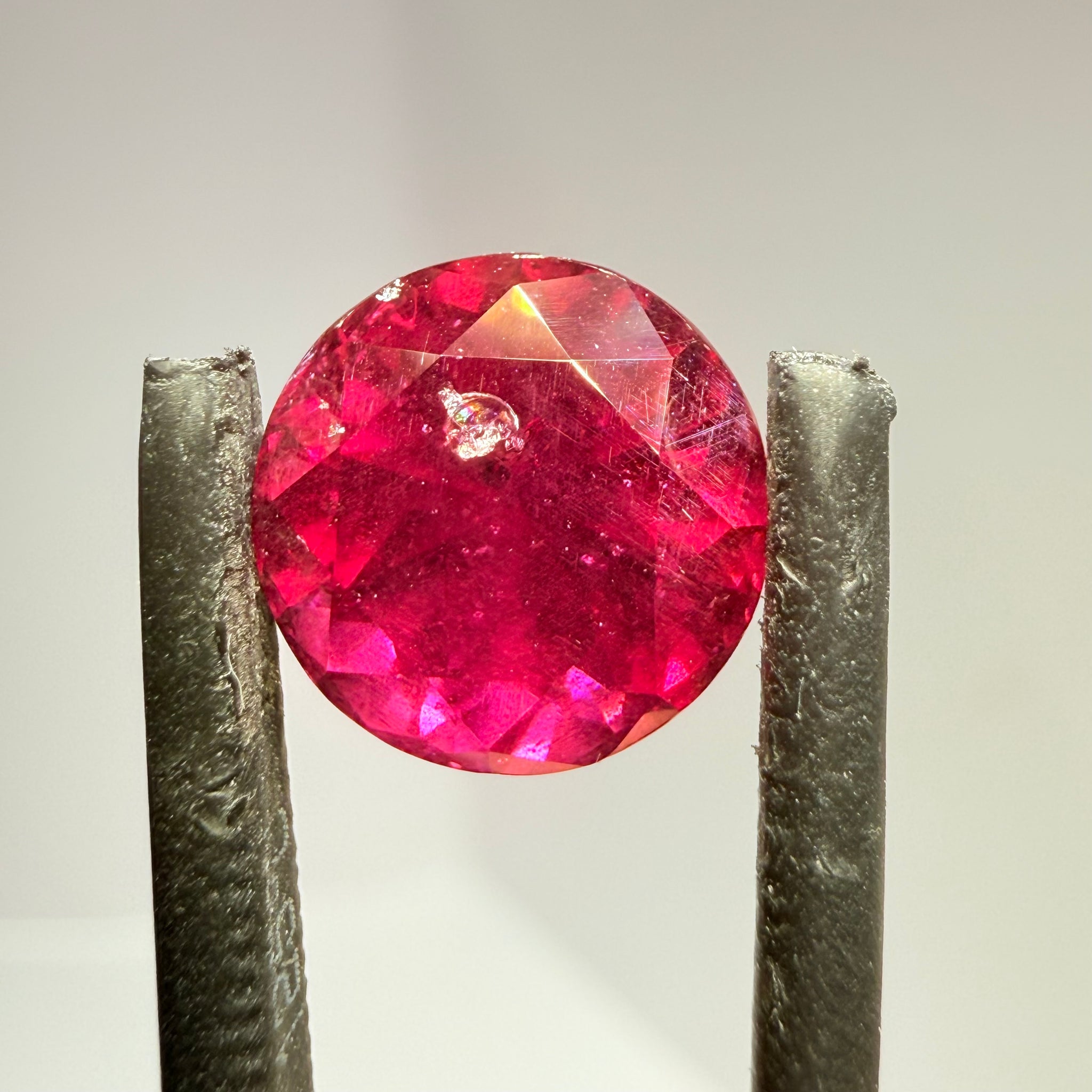 Colour Shift Garnet, 4.35ct, Tanzania, Untreated Unheated, very fiery stone, slightly included and silky, inclusion right under the table, but going cheap