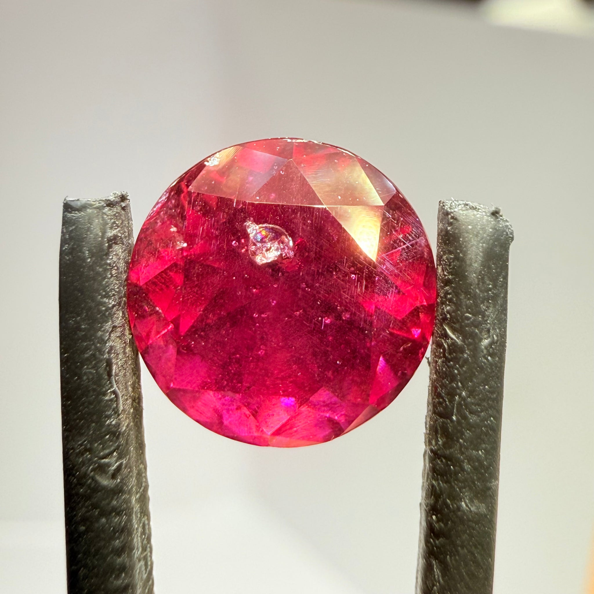 Colour Shift Garnet, 4.35ct, Tanzania, Untreated Unheated, very fiery stone, slightly included and silky, inclusion right under the table, but going cheap