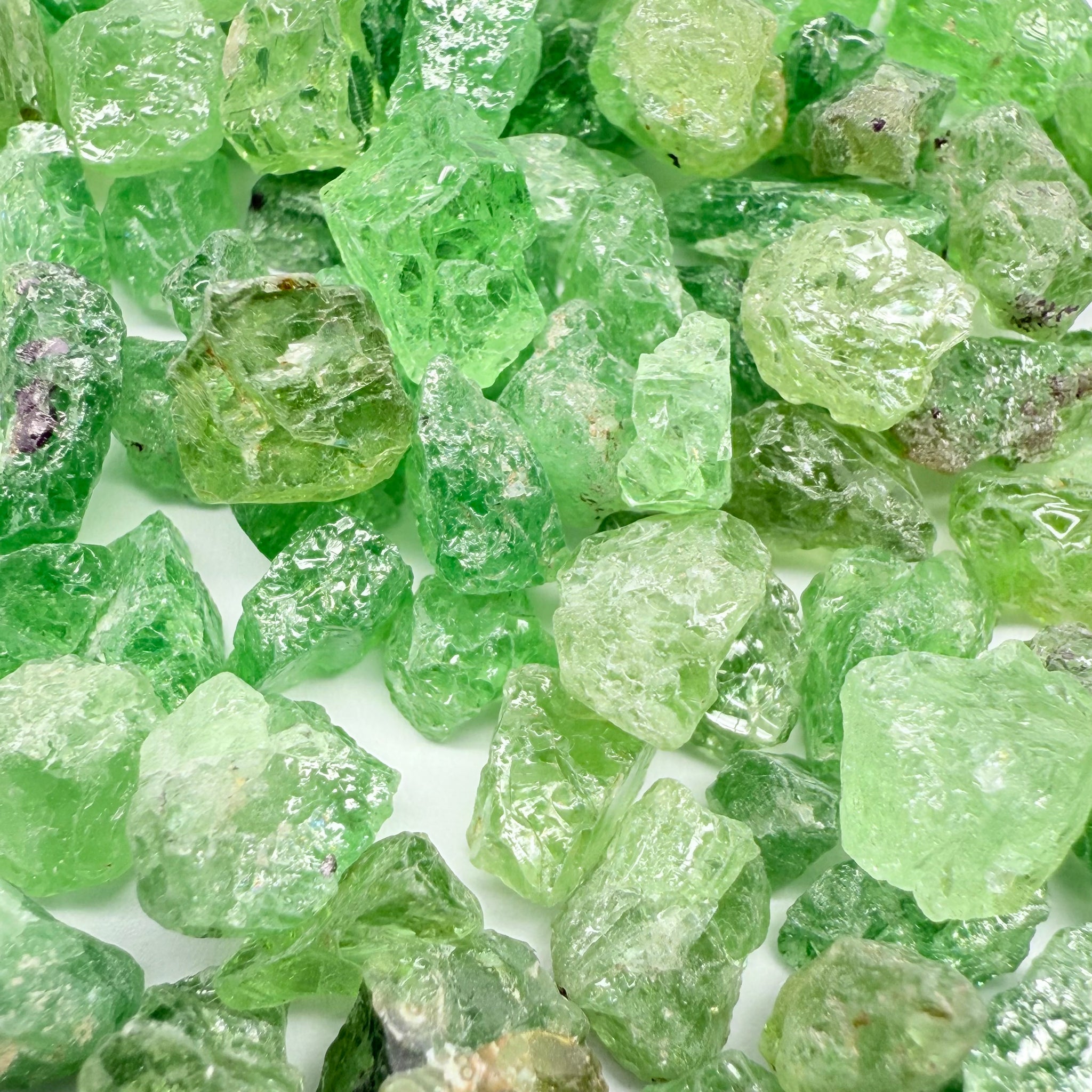 Wholesale Lot, Bead/Specimen Grade Tsavorite, Merelani Mint Garnet Mix, 27gm lot, Tanzania, Untreated Unheated, there is some eye clean and better faceting grade rough in here but small, if you need a video just ask