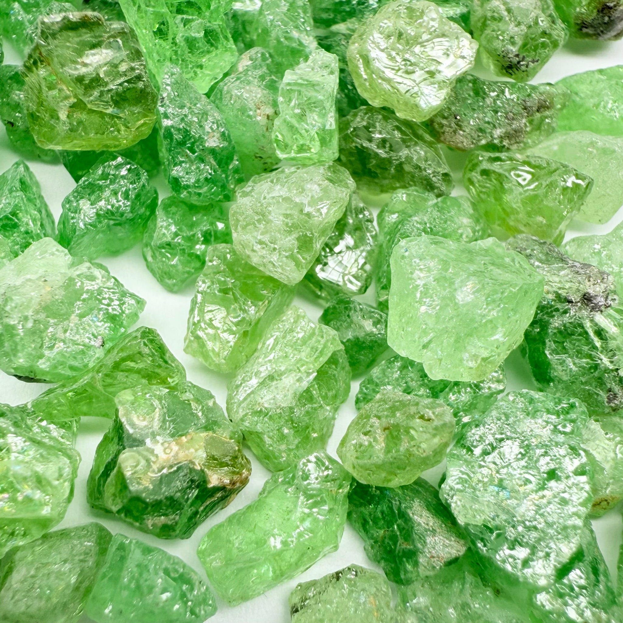 Wholesale Lot, Bead/Specimen Grade Tsavorite, Merelani Mint Garnet Mix, 27gm lot, Tanzania, Untreated Unheated, there is some eye clean and better faceting grade rough in here but small, if you need a video just ask
