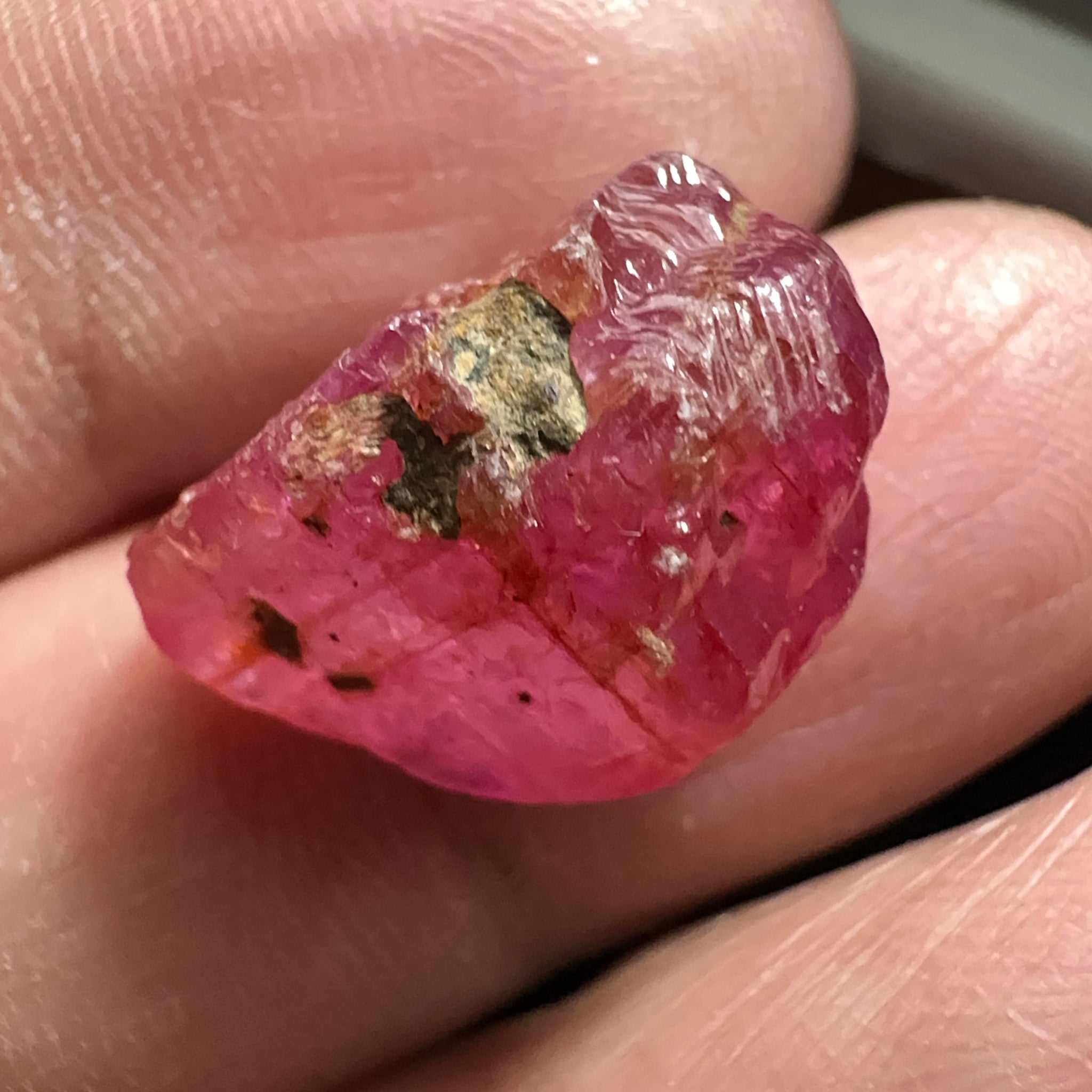 Sapphire Ruby Crystal, 20.23ct, Morogoro, Tanzania, Untreated Unheated. 18 x 12 x 9 mm, specimen/cab or facet it