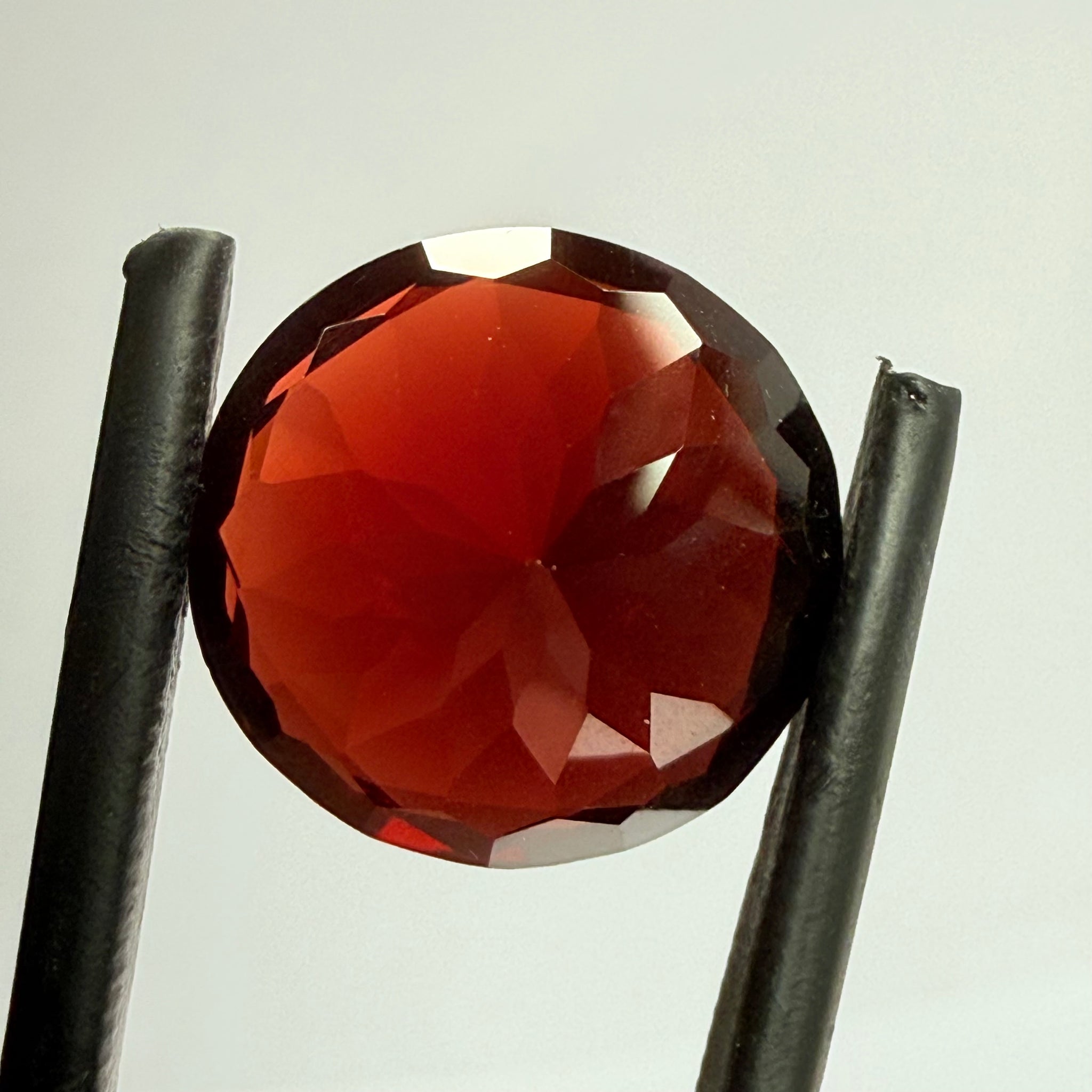 Umba Garnet, dark stone, 9.57ct, Tanzania, Untreated Unheated