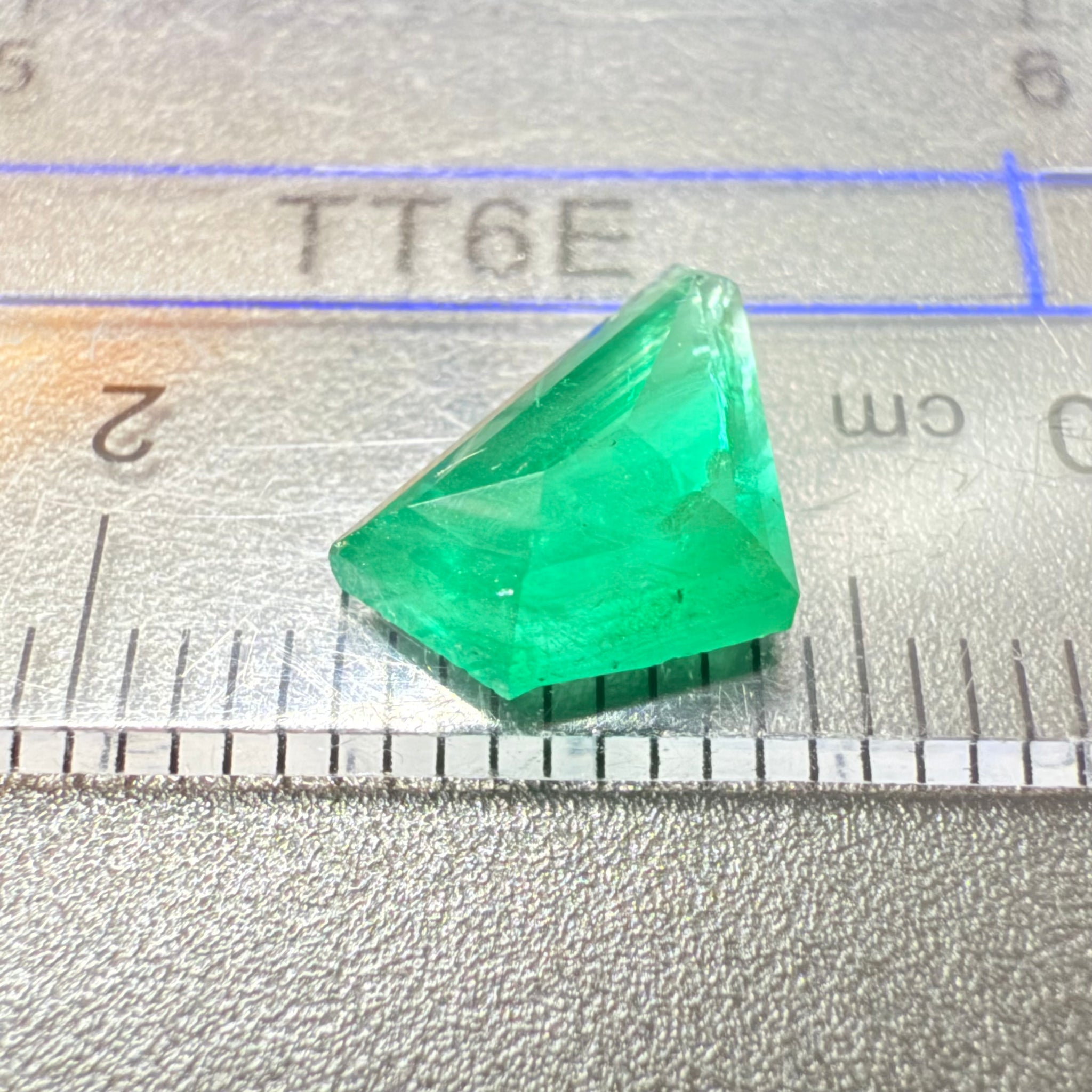 Emerald Freeform cut, 1.53ct, No oil, Untreated Unheated, Tanzania
