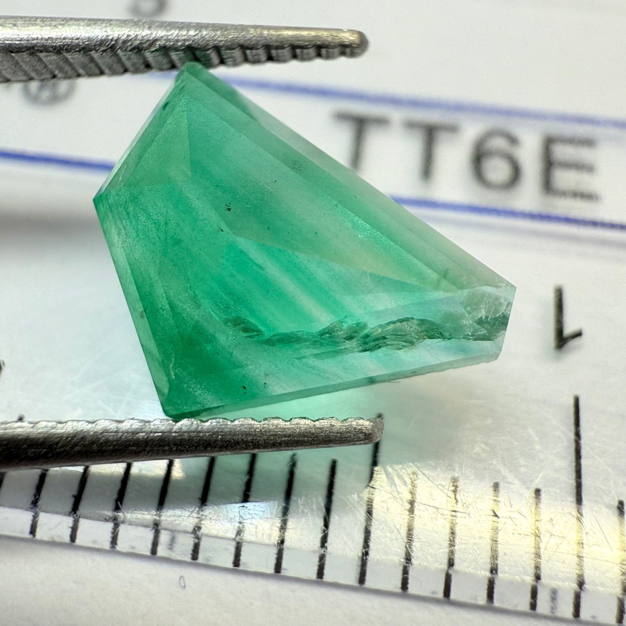 Emerald Freeform cut, 1.53ct, No oil, Untreated Unheated, Tanzania