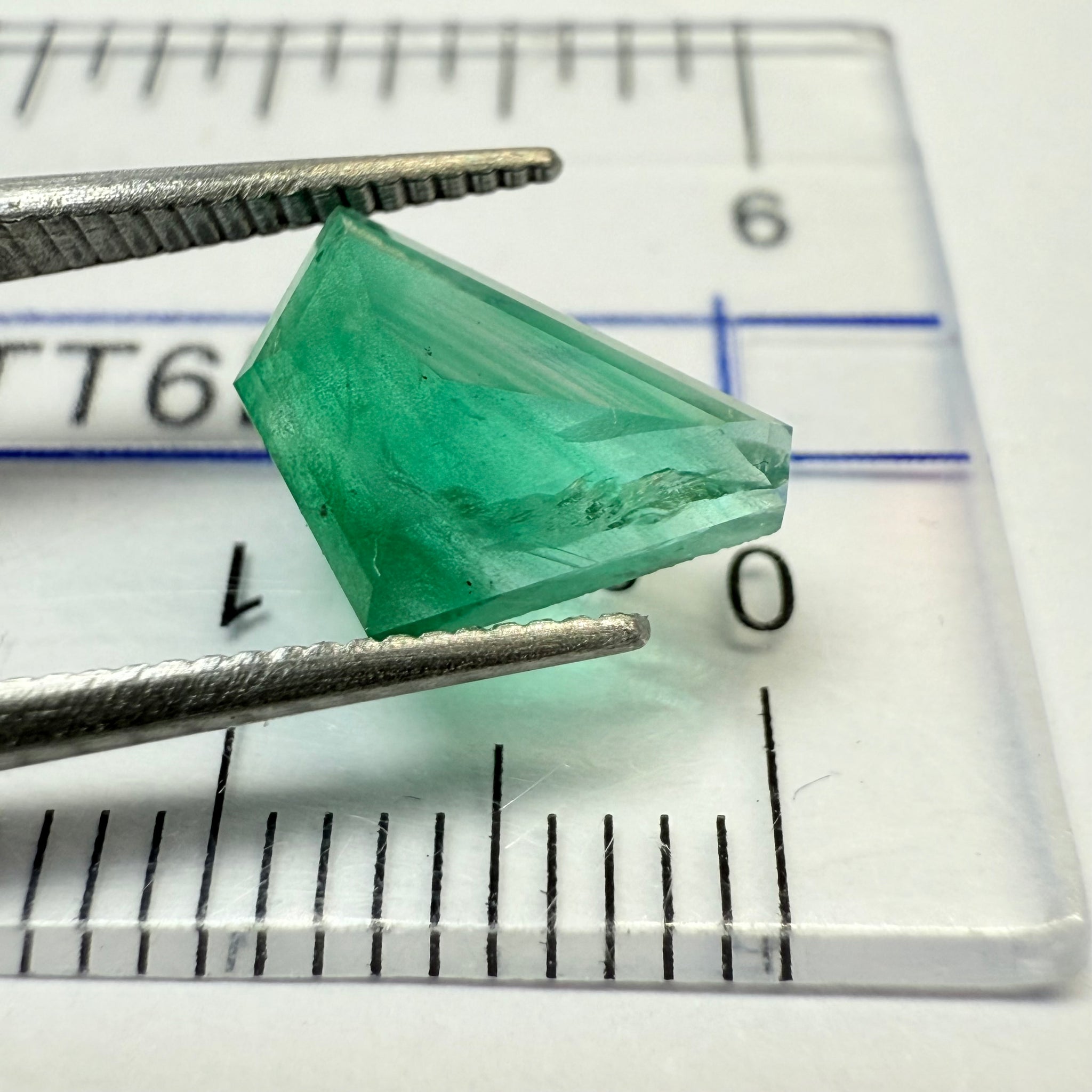 Emerald Freeform cut, 1.53ct, No oil, Untreated Unheated, Tanzania