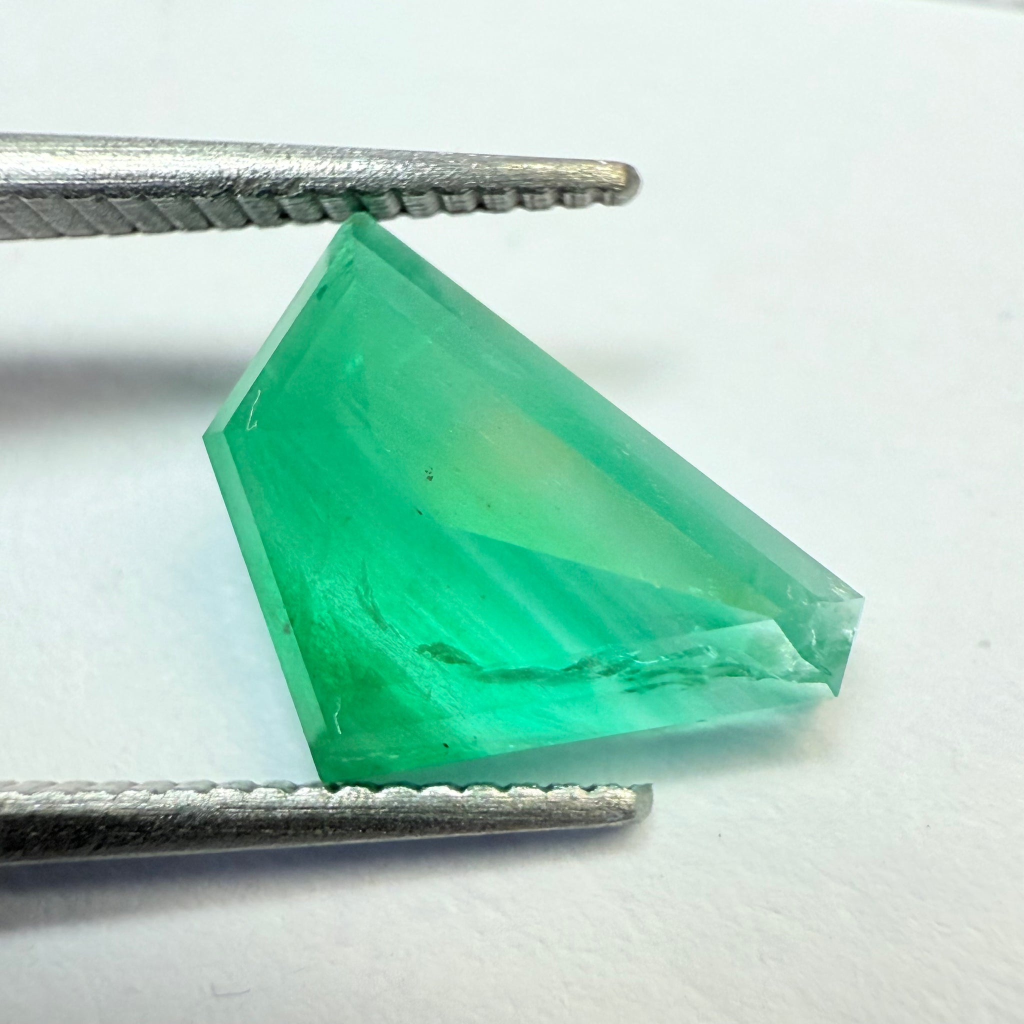 Emerald Freeform cut, 1.53ct, No oil, Untreated Unheated, Tanzania