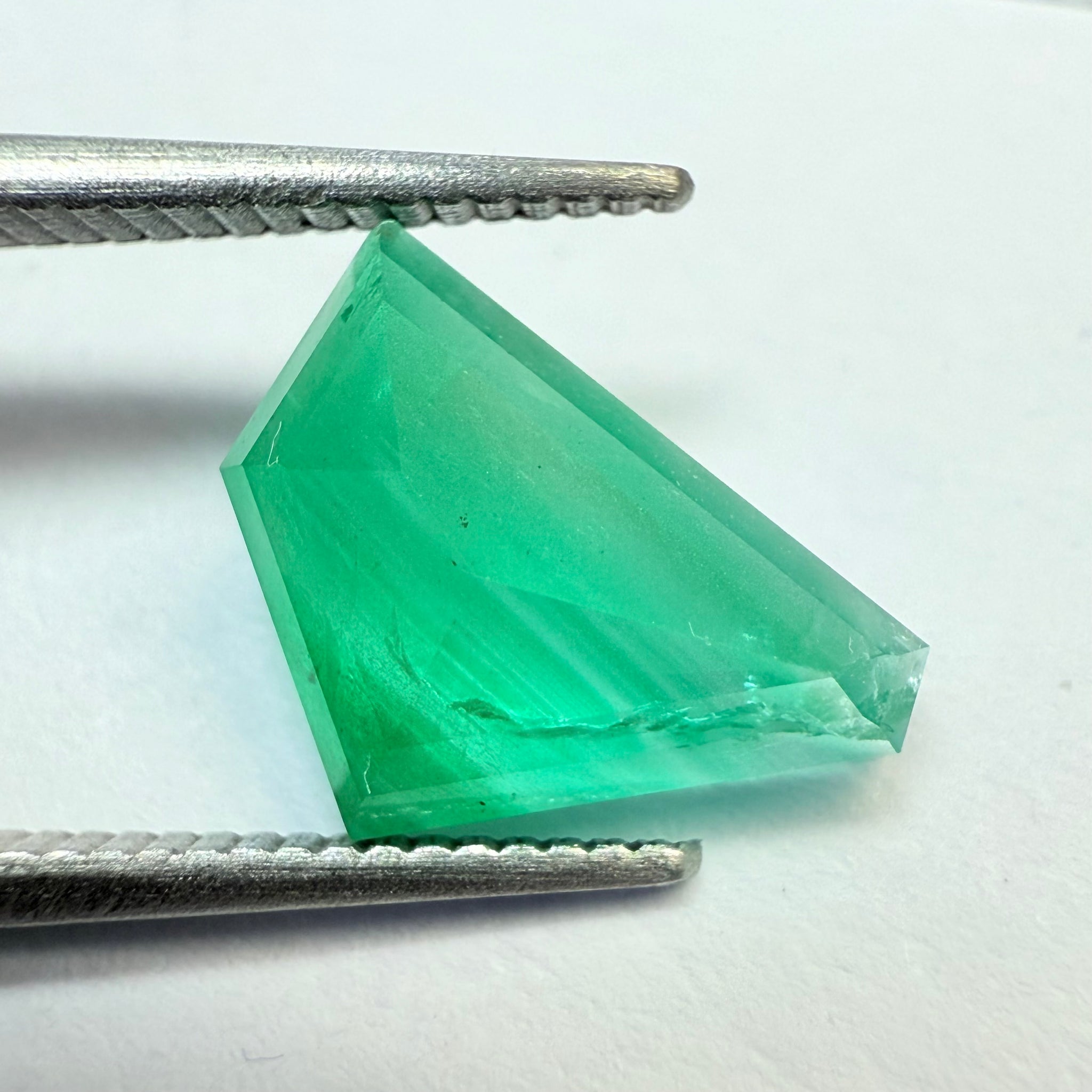 Emerald Freeform cut, 1.53ct, No oil, Untreated Unheated, Tanzania