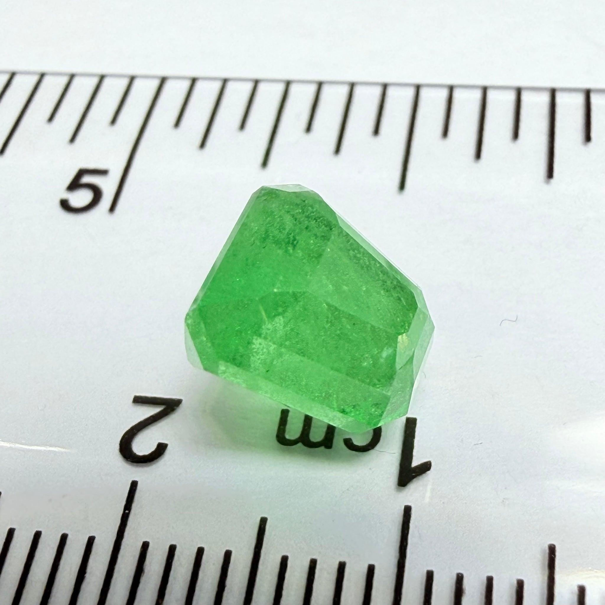 Tsavorite Garnet, Fancy Freeform Cut, 4.39ct, Tanzania, Untreated Unheated