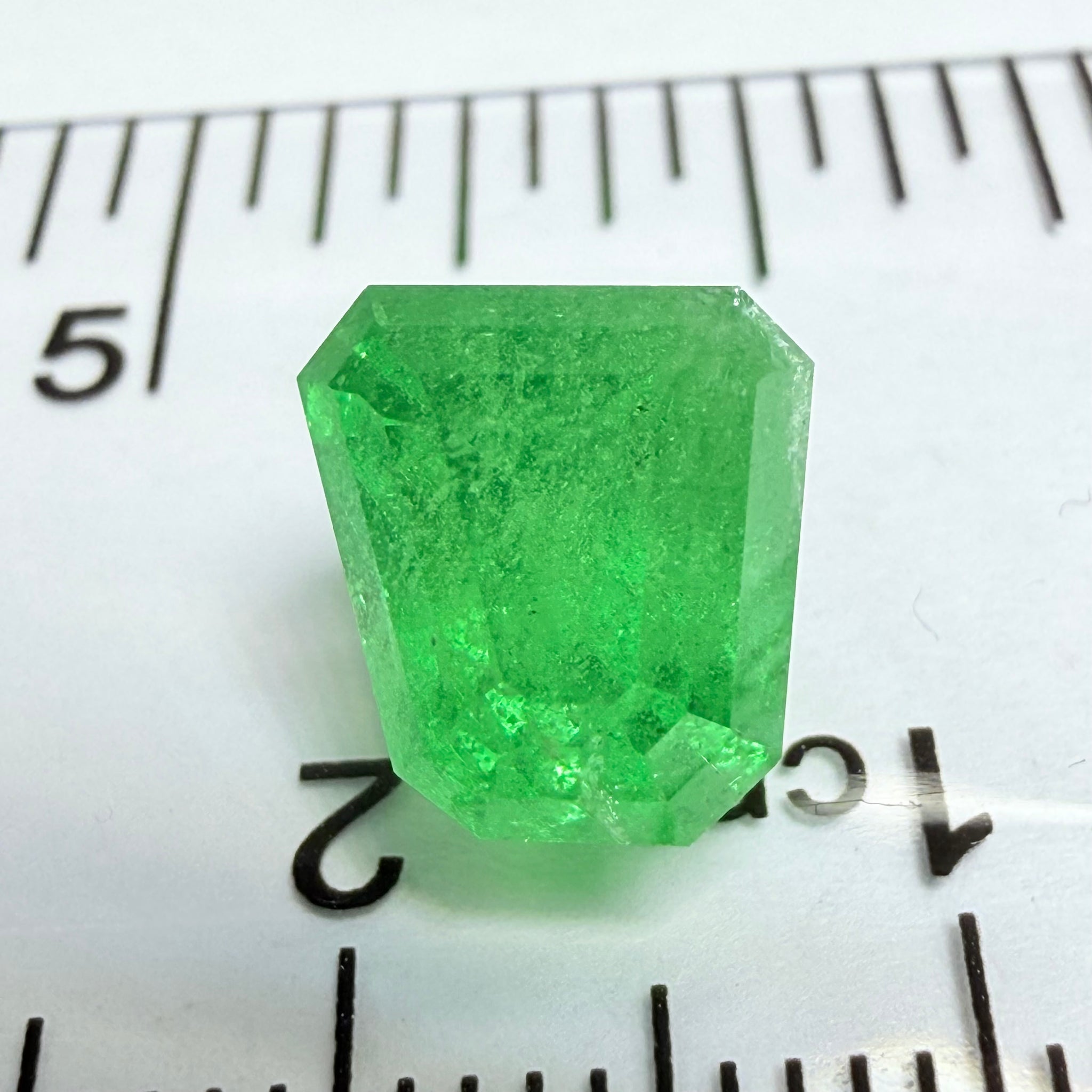 Tsavorite Garnet, Fancy Freeform Cut, 4.39ct, Tanzania, Untreated Unheated
