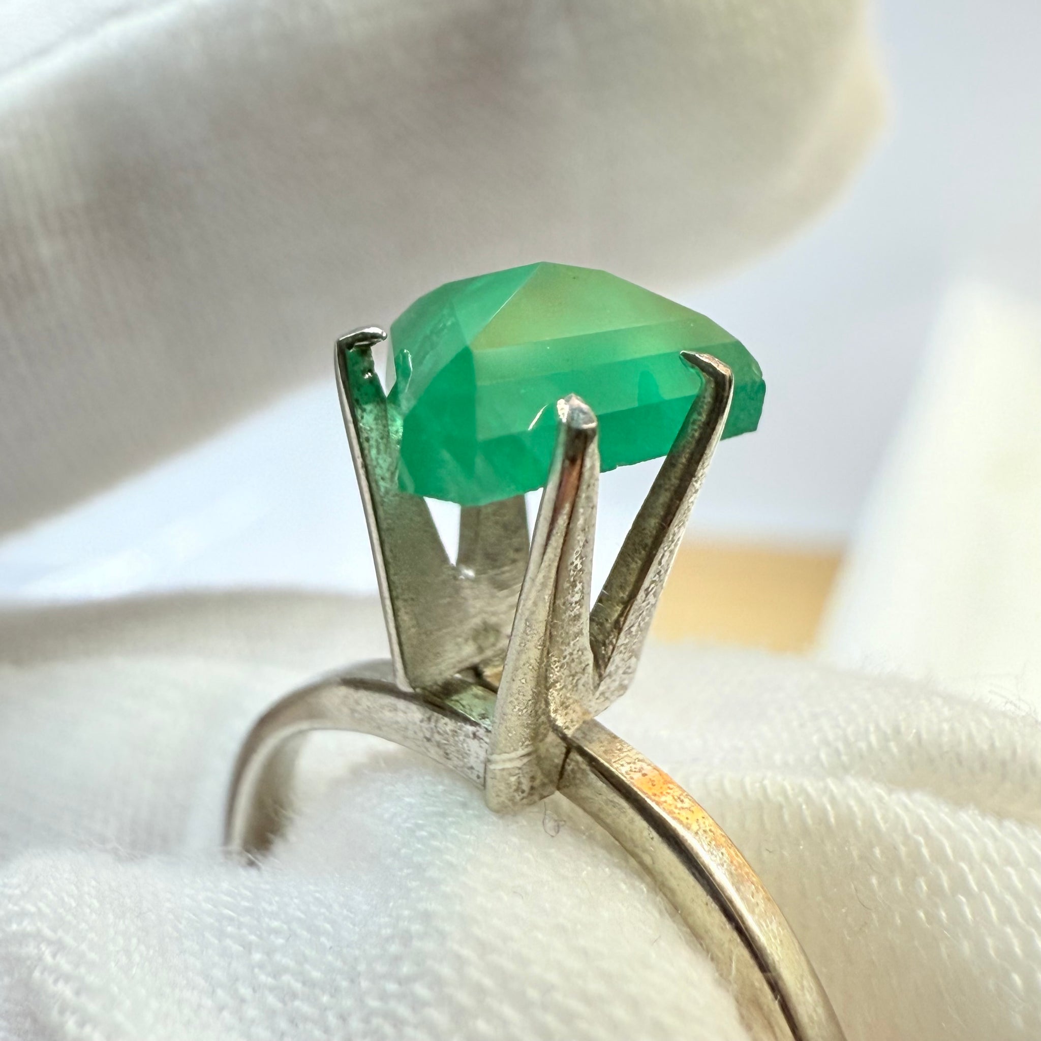 Emerald Freeform cut, 1.53ct, No oil, Untreated Unheated, Tanzania