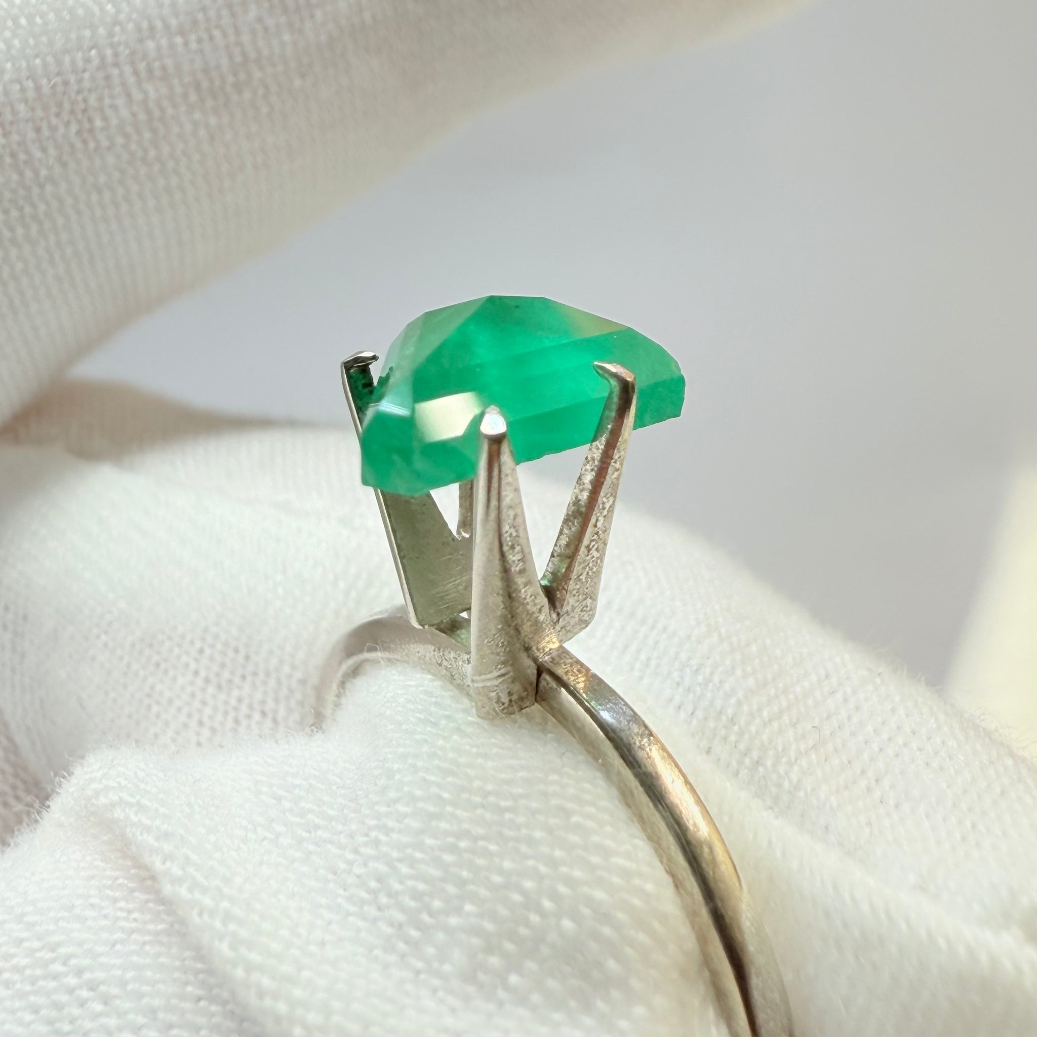 Emerald Freeform cut, 1.53ct, No oil, Untreated Unheated, Tanzania